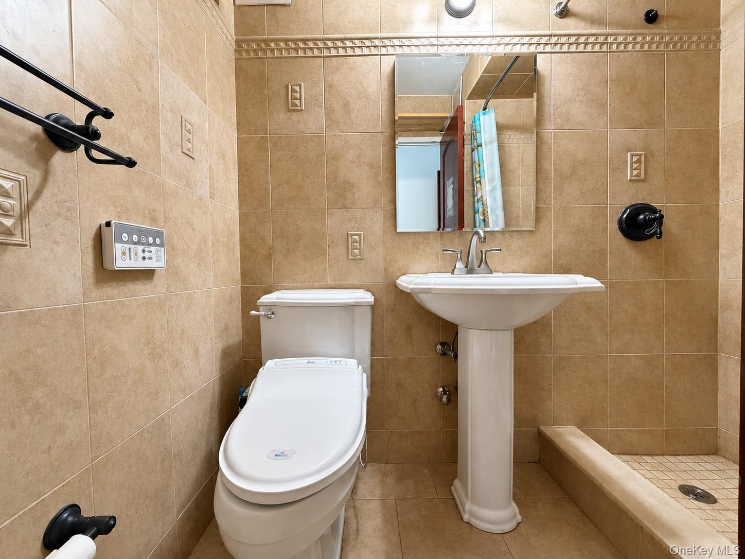 61-20 Grand Central Parkway, Unit B303 photo 4