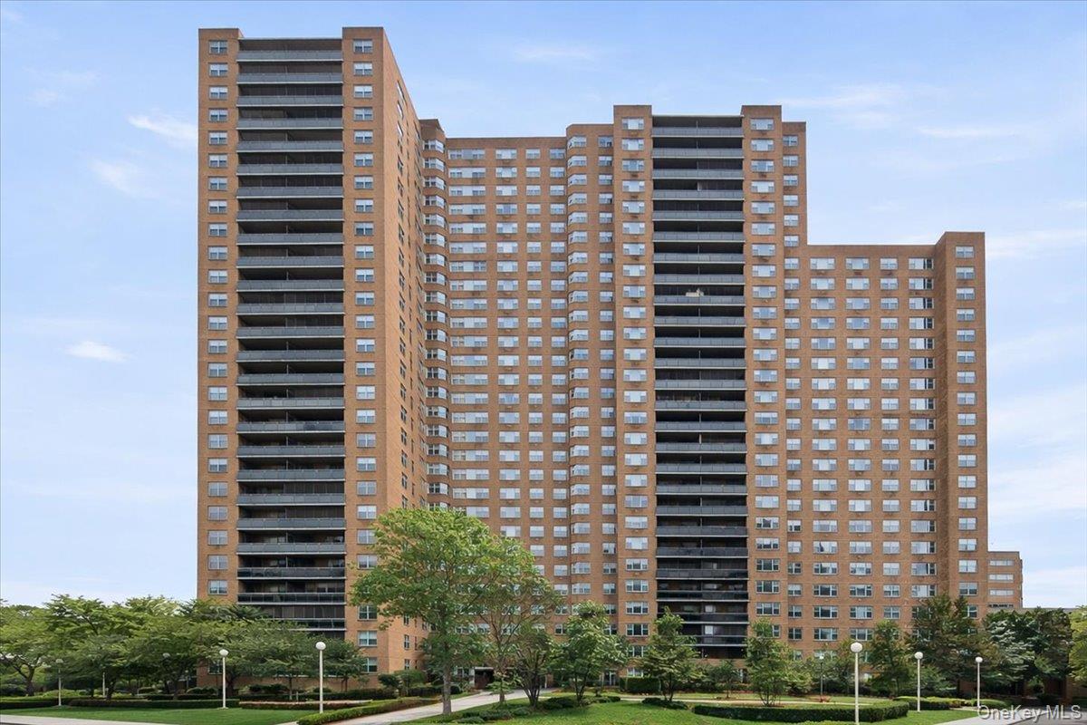 70-25 Yellowstone Boulevard, Unit 7X photo 23