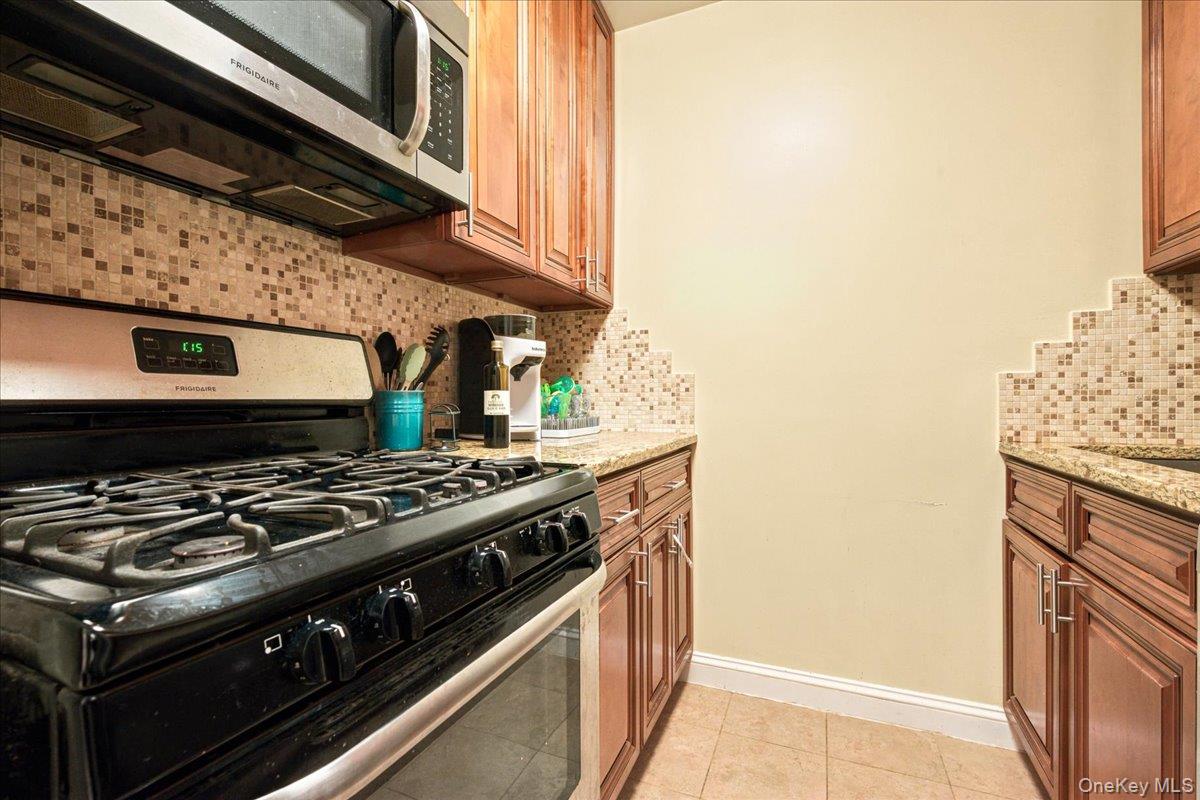 70-25 Yellowstone Boulevard, Unit 7X photo 15