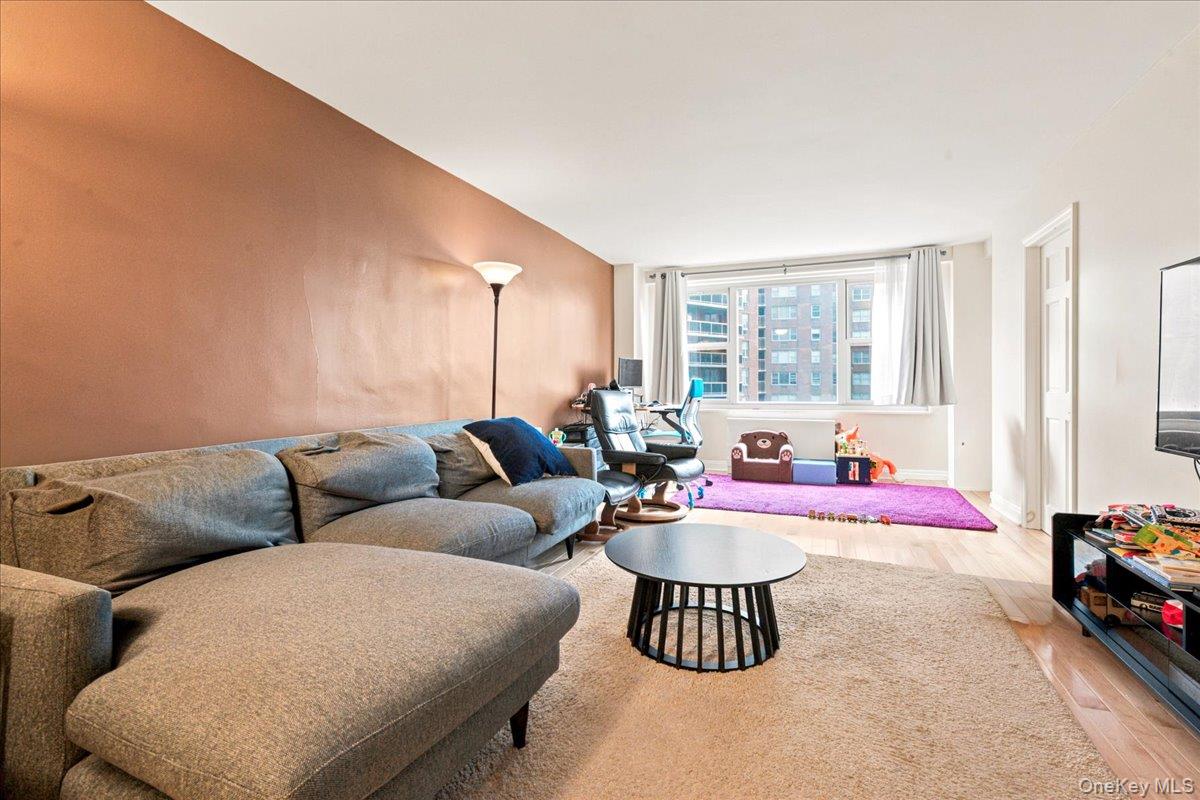 70-25 Yellowstone Boulevard, Unit 7X photo 5
