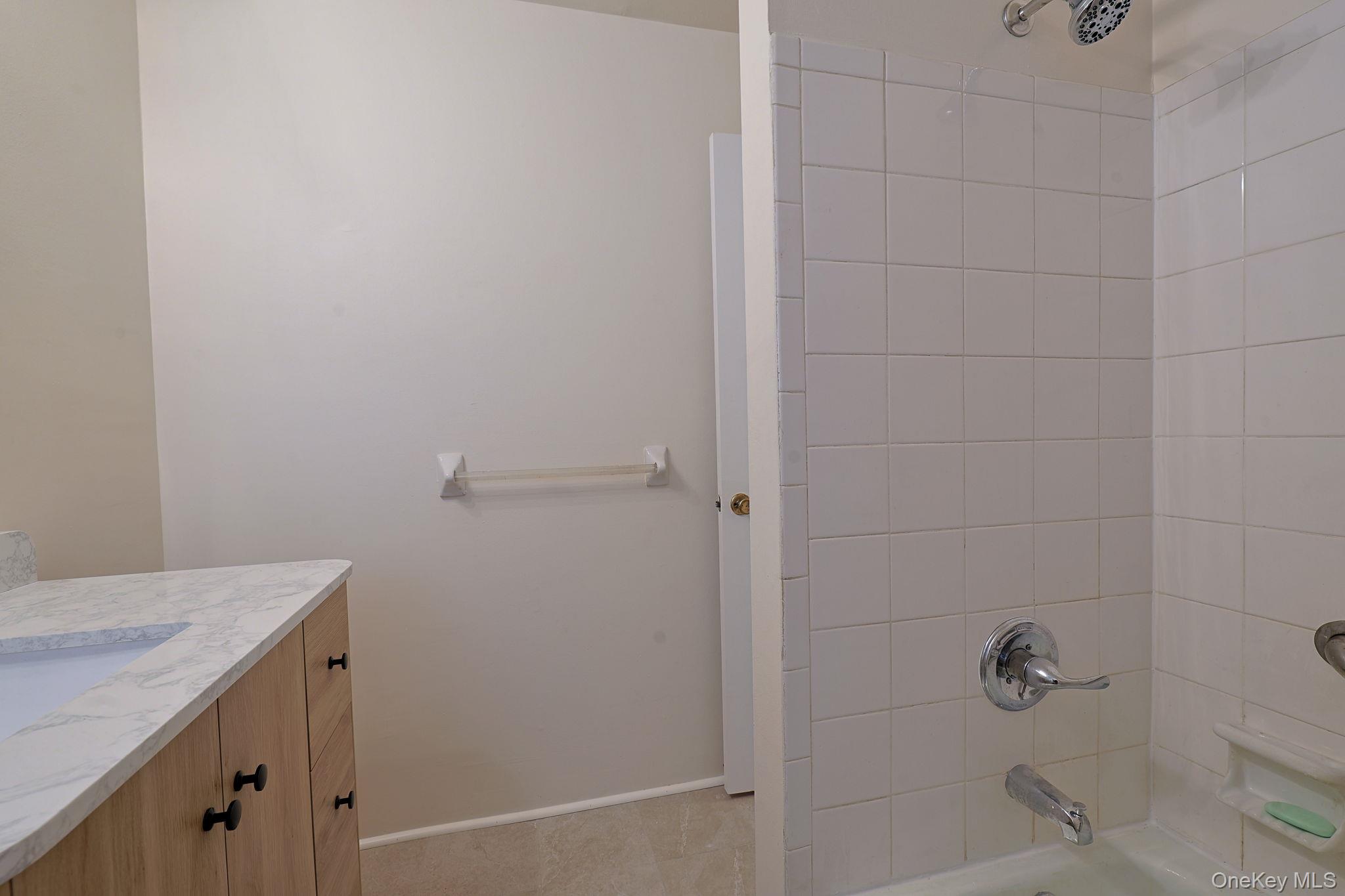 2740 South Road, Unit G14 photo 12