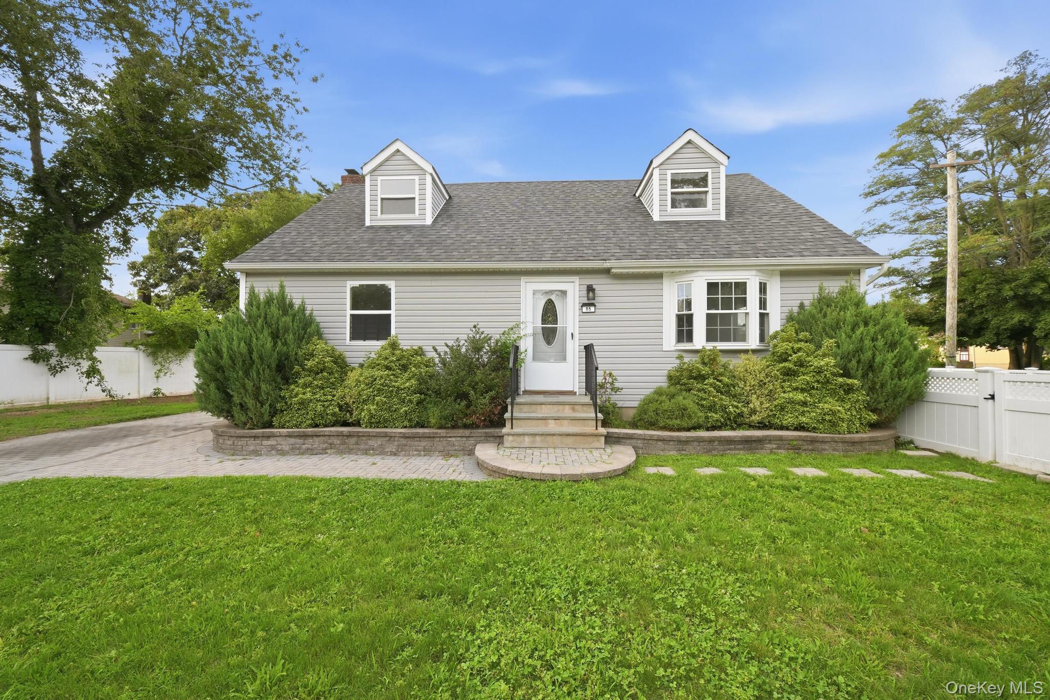 85 Schleigel Boulevard – For Sale