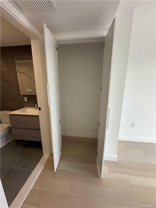 144-49 Northern Boulevard, Unit 520 photo 5
