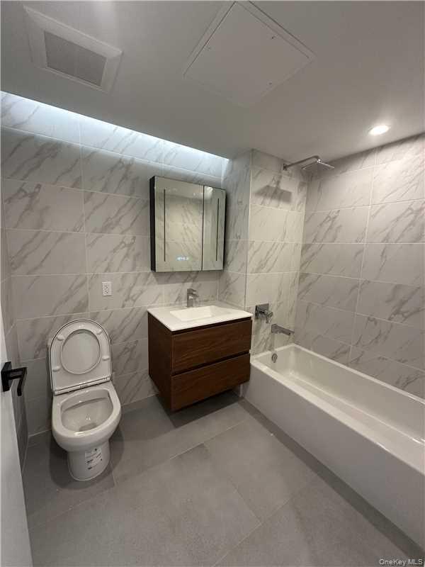 144-49 Northern Boulevard, Unit 520 photo 3