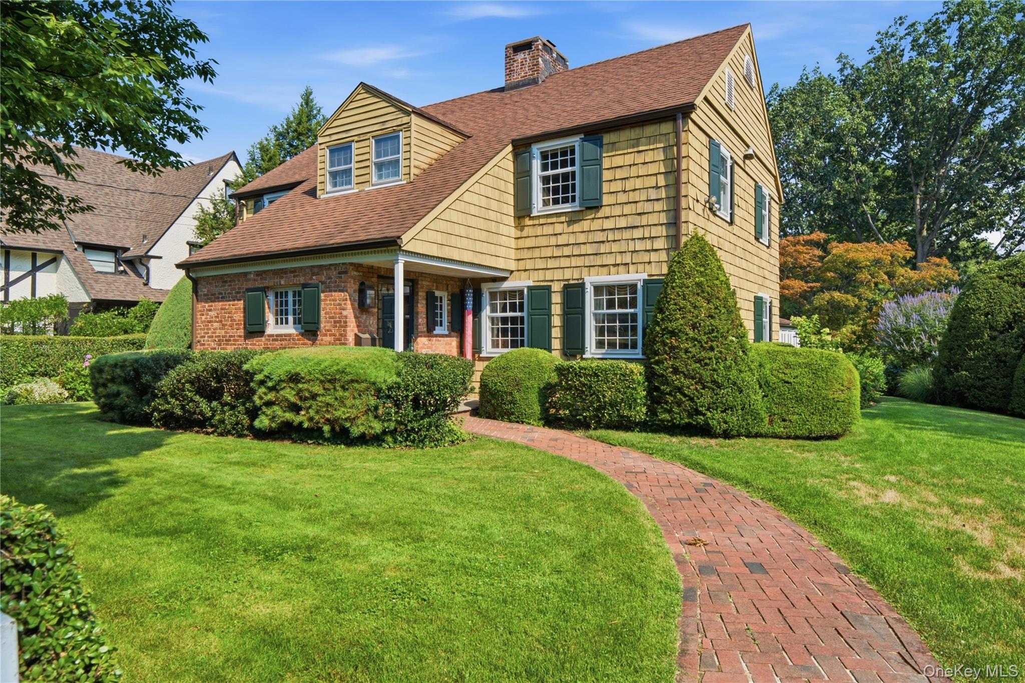 255 Manor Road – For Sale