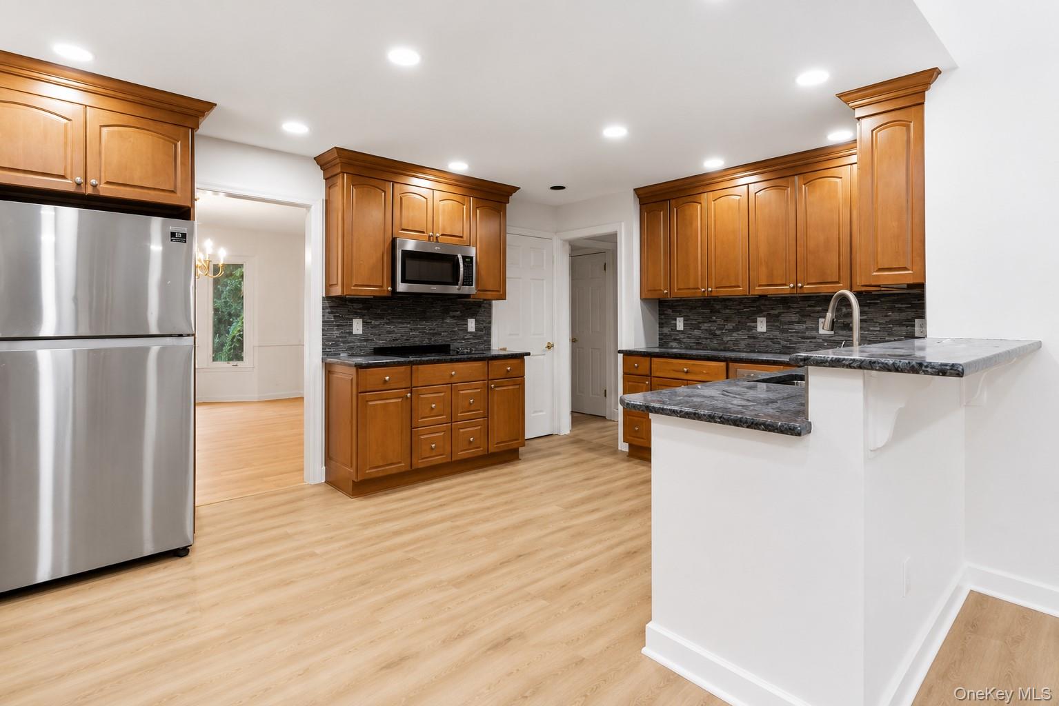 83 Shore Road – For Sale photo 2