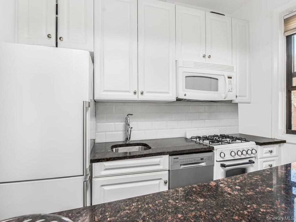 3875 Waldo Avenue, Unit 9R photo 2