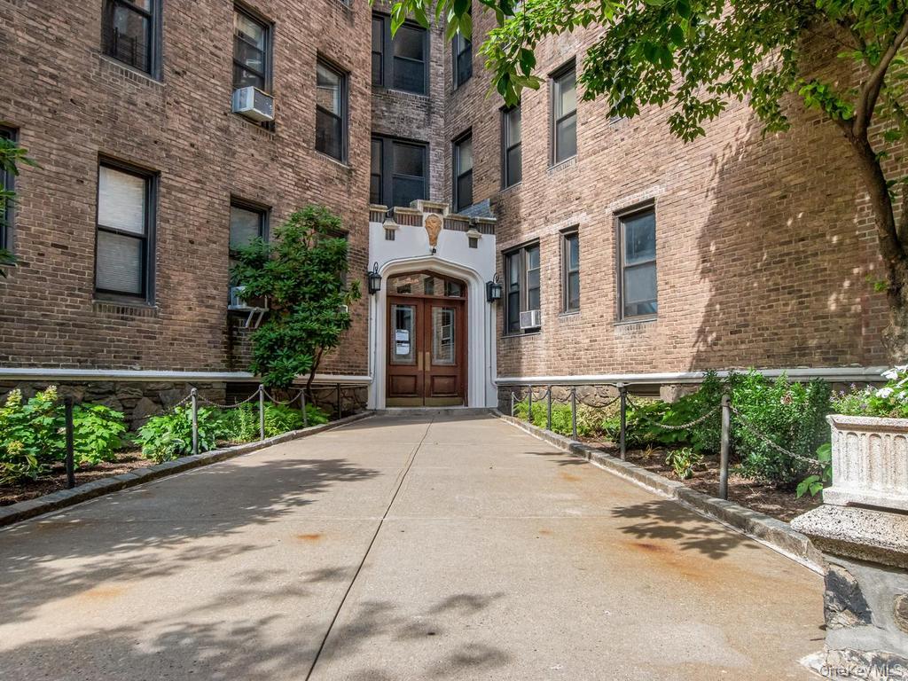 3875 Waldo Avenue, Unit 9R