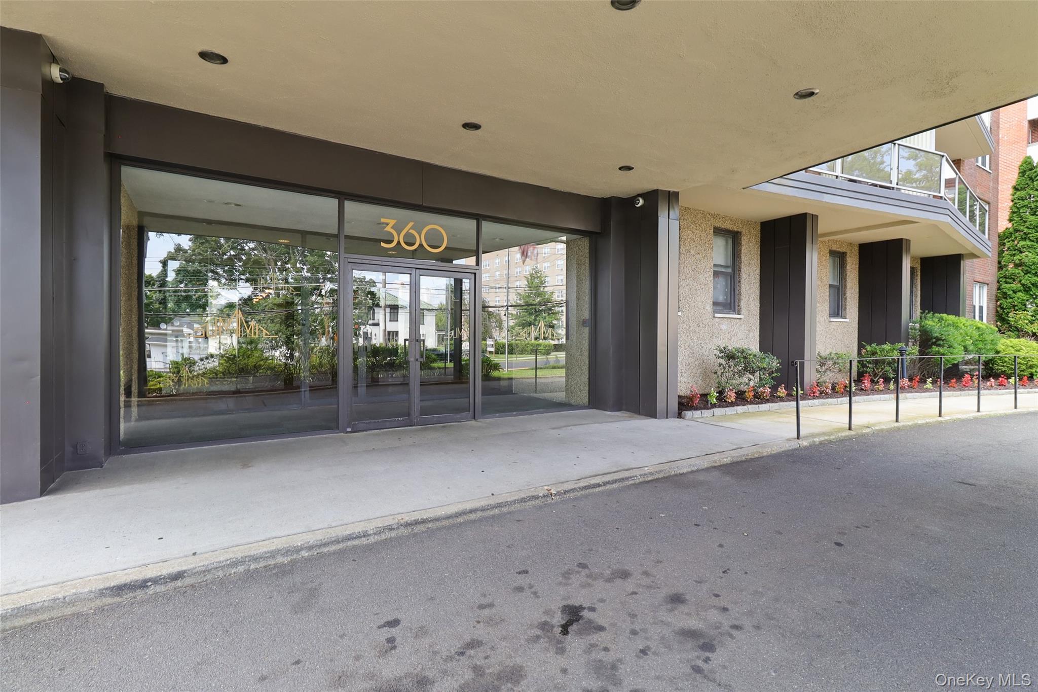 360 Westchester Avenue, Unit 623 photo 8