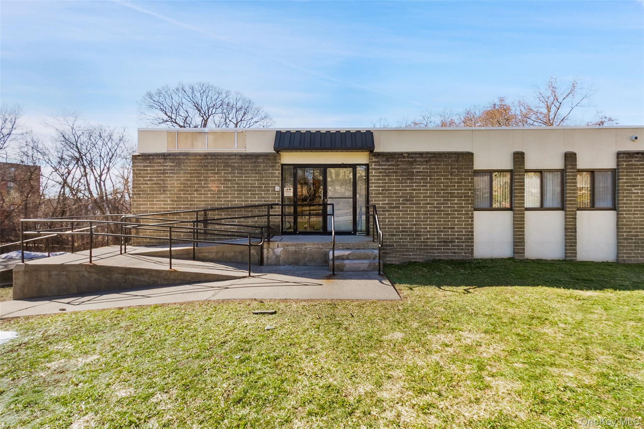 23 Snowden Avenue, Unit Unit A photo 12
