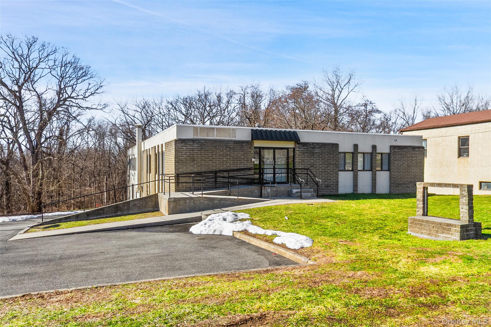 23 Snowden Avenue, Unit Unit A photo 11