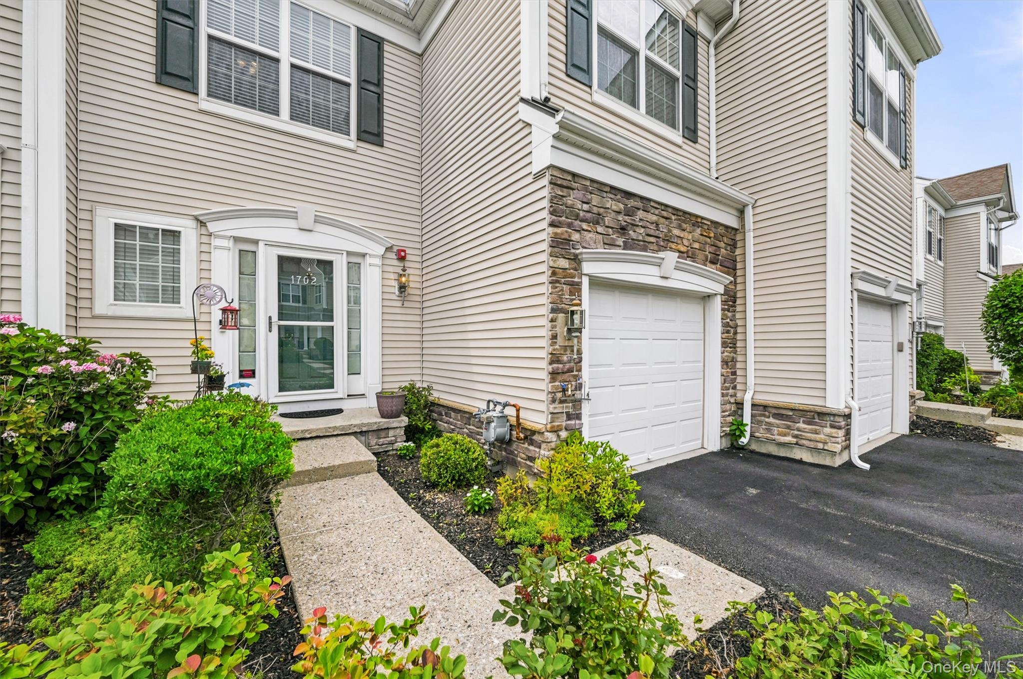 19 Brighton Drive, Unit 1702 photo 3