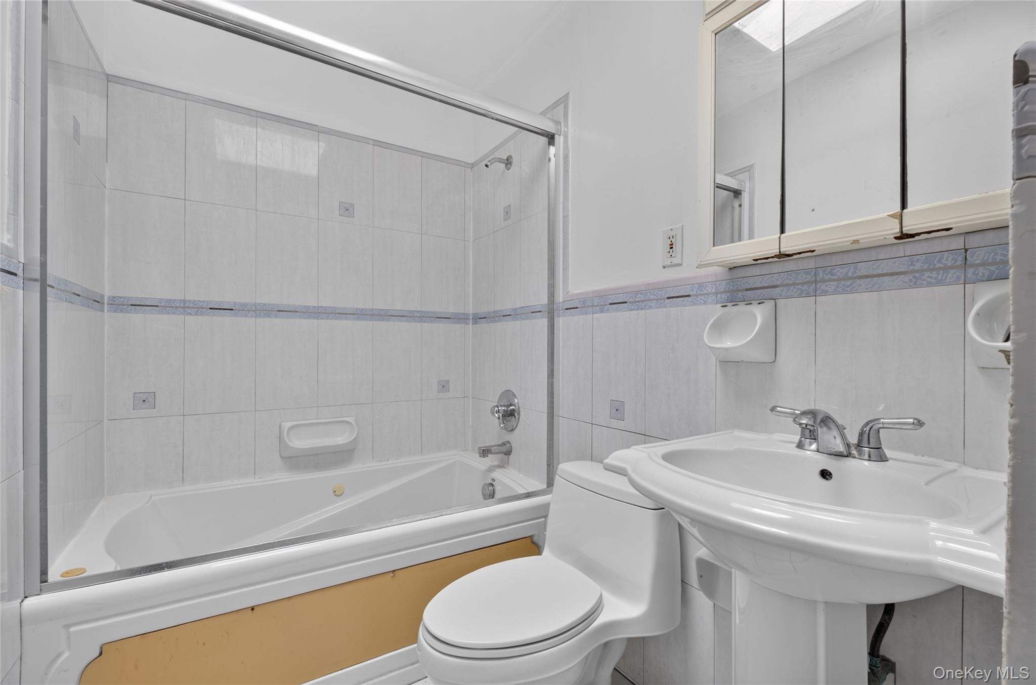 202-37 46th Avenue – For Sale photo 5