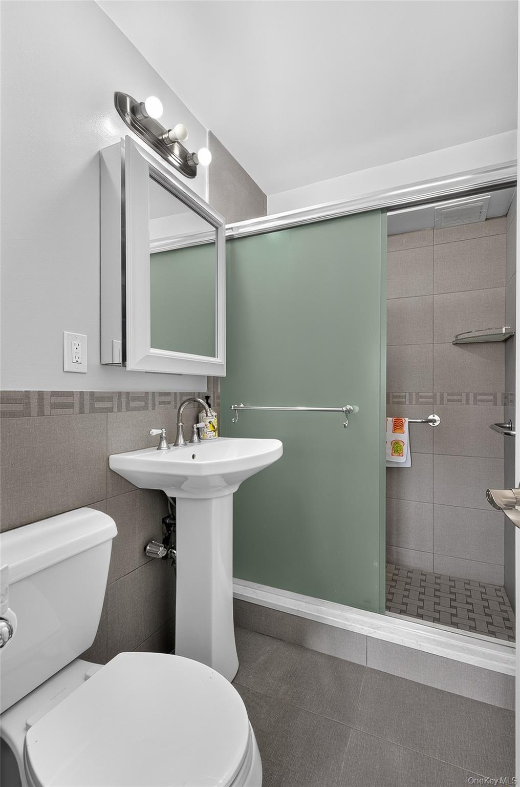 18-05 215th Street, Unit 16H photo 13