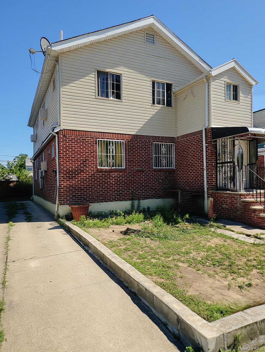 5742 159th Street – For Sale
