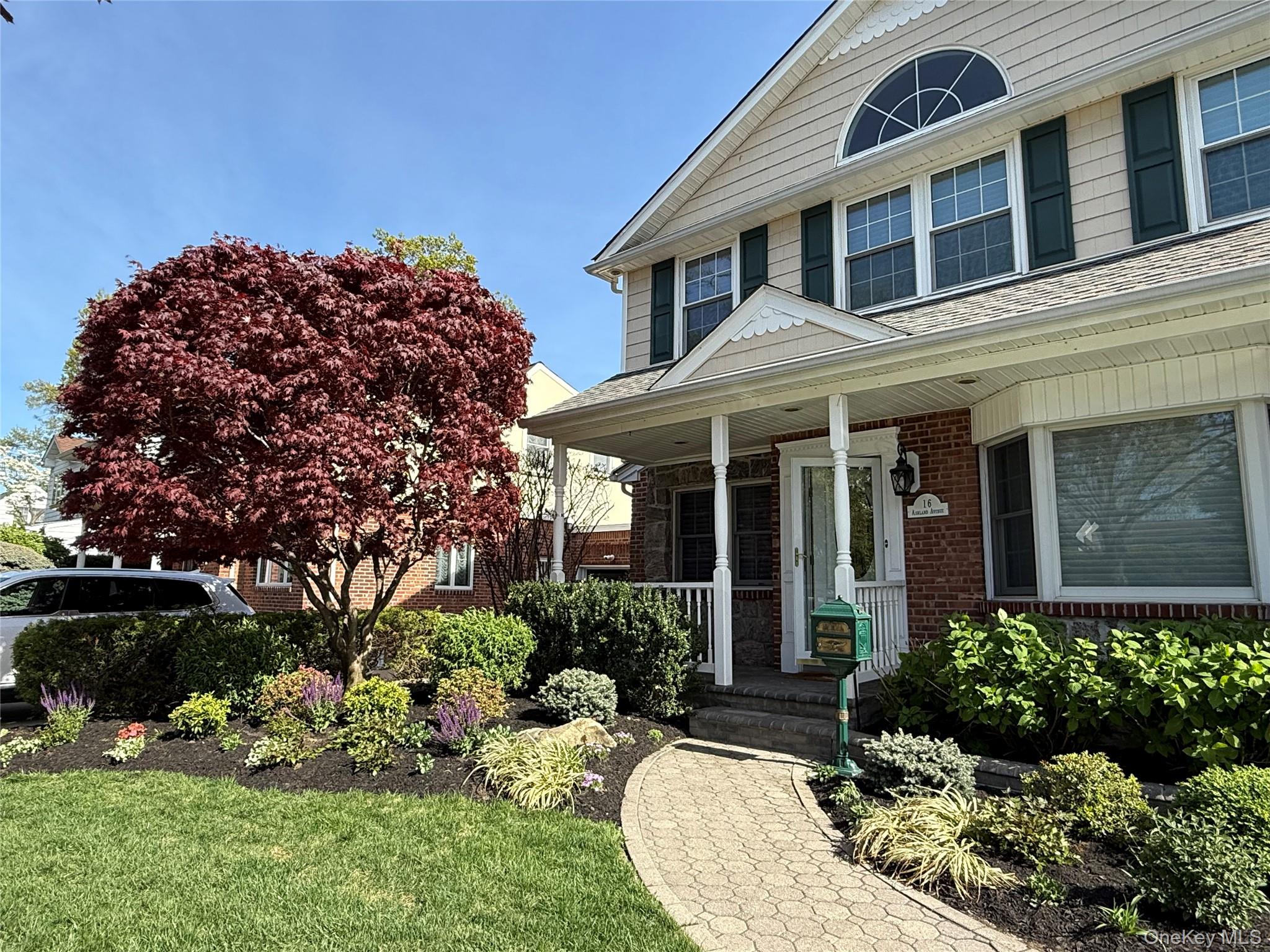 16 Ashland Avenue – For Sale photo 2