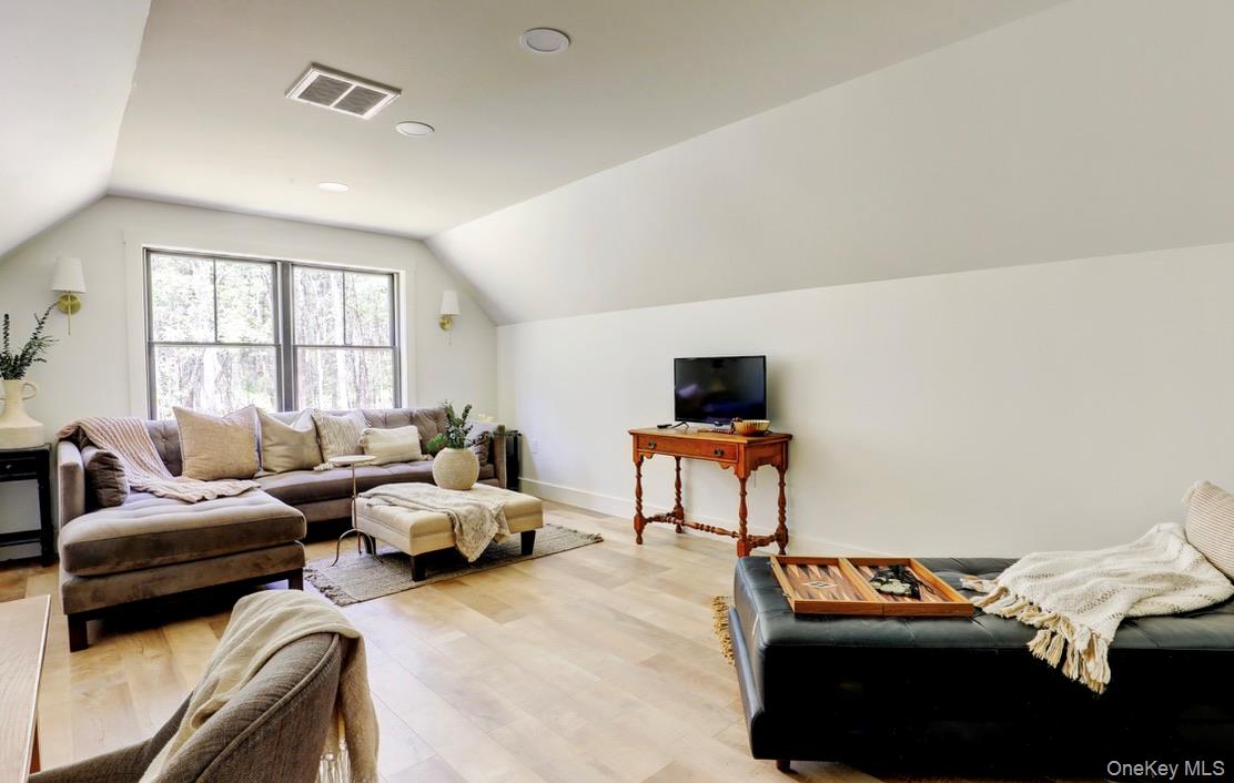 26 Victoria Lane – For Sale photo 35