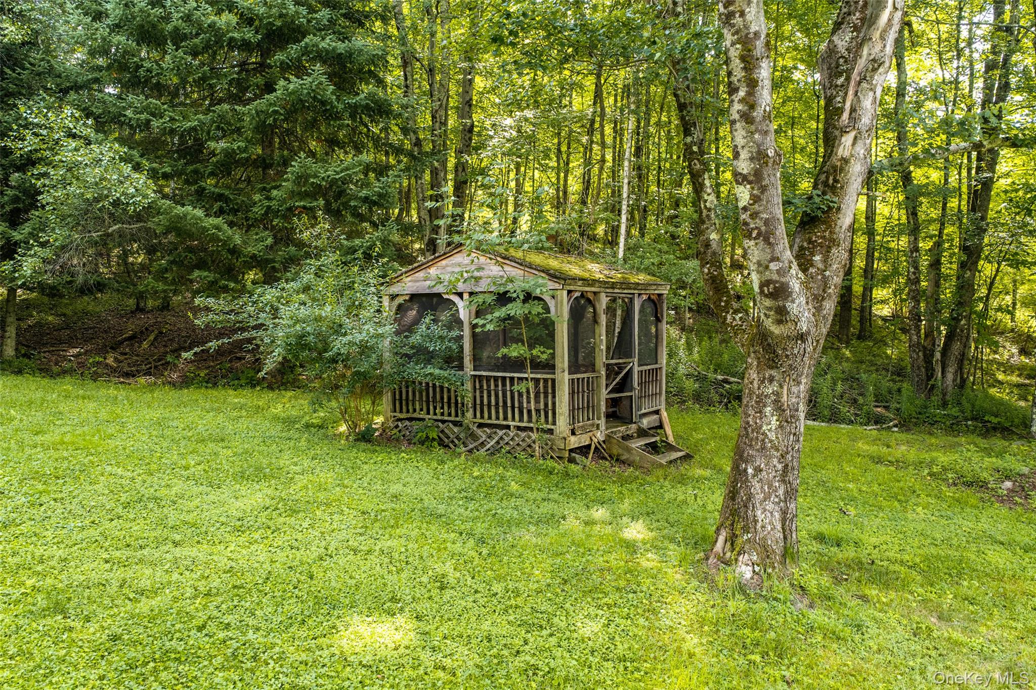 84 Railroad Avenue – For Sale photo 27