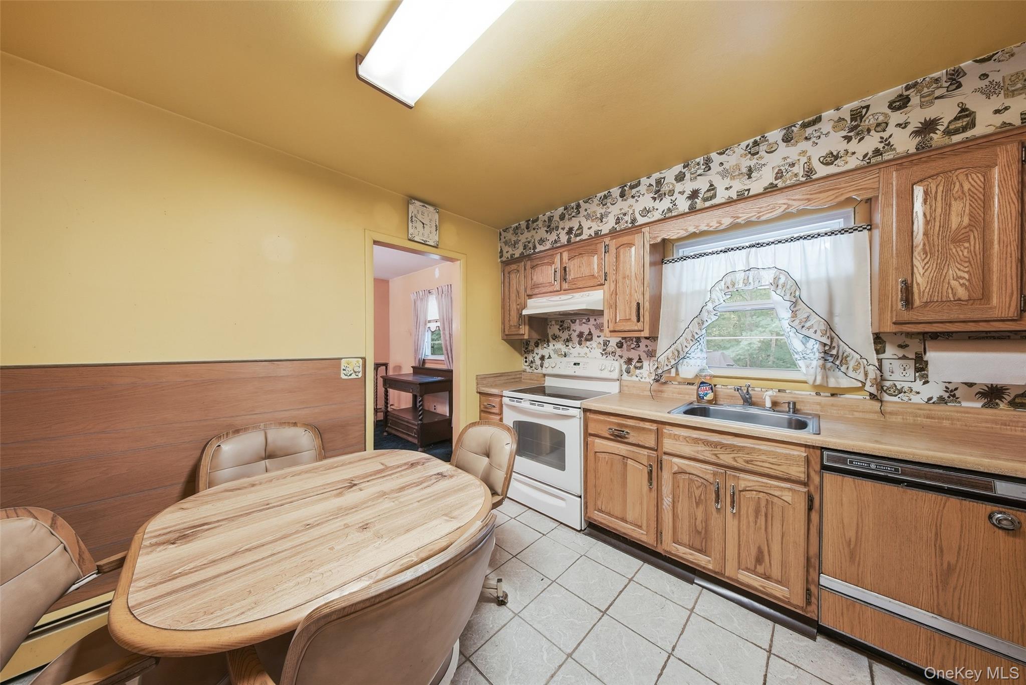 84 Railroad Avenue – For Sale photo 9
