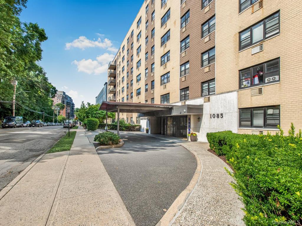 1085 Warburton Avenue, Unit 114