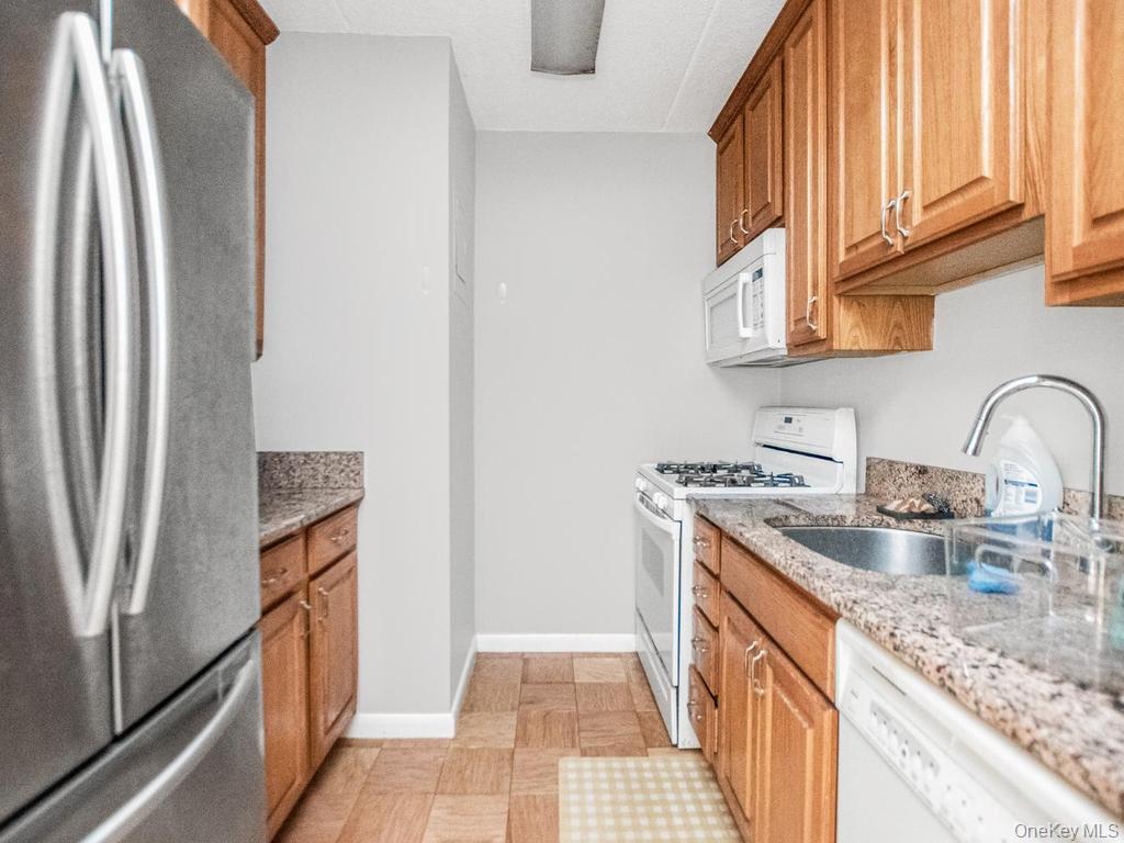 1085 Warburton Avenue, Unit 114 photo 4