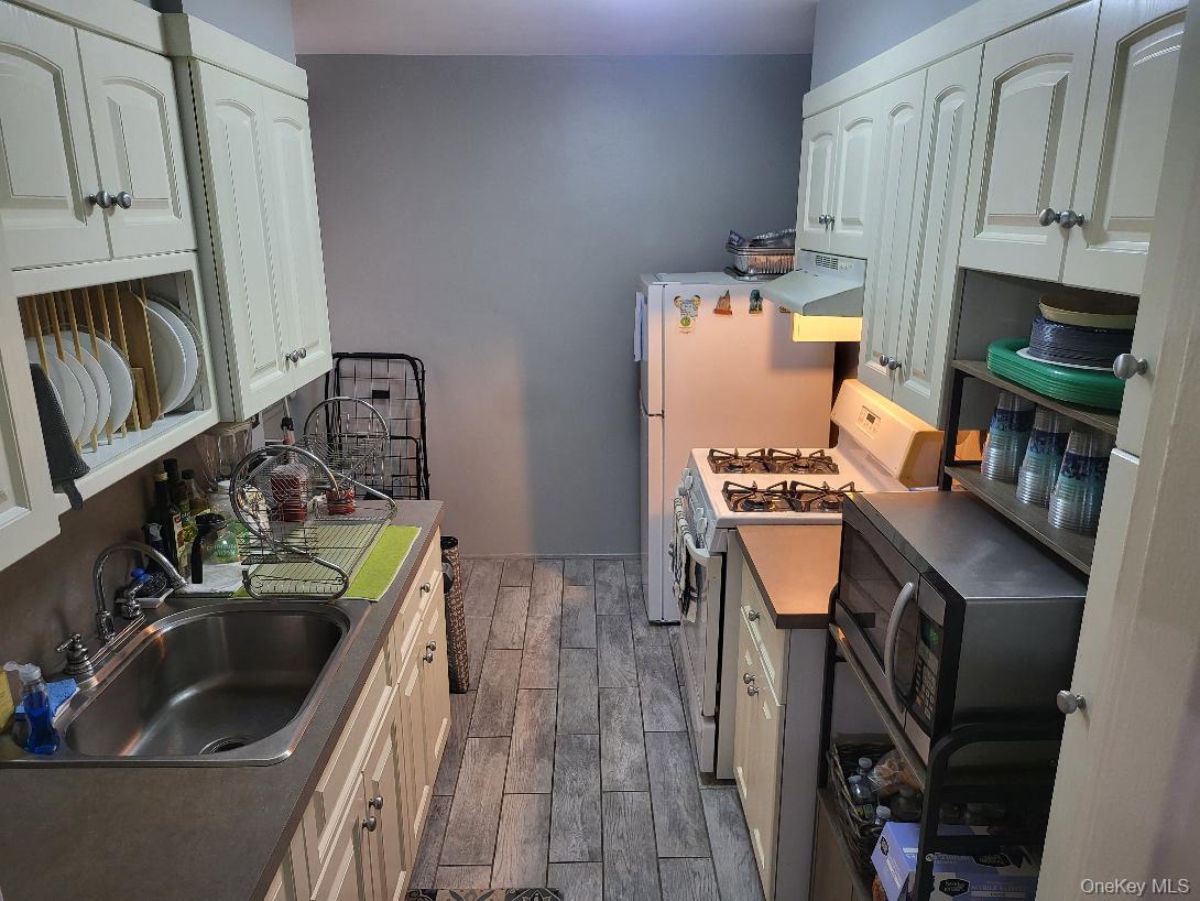 87-56 Francis Lewis Boulevard, Unit A62 photo 5