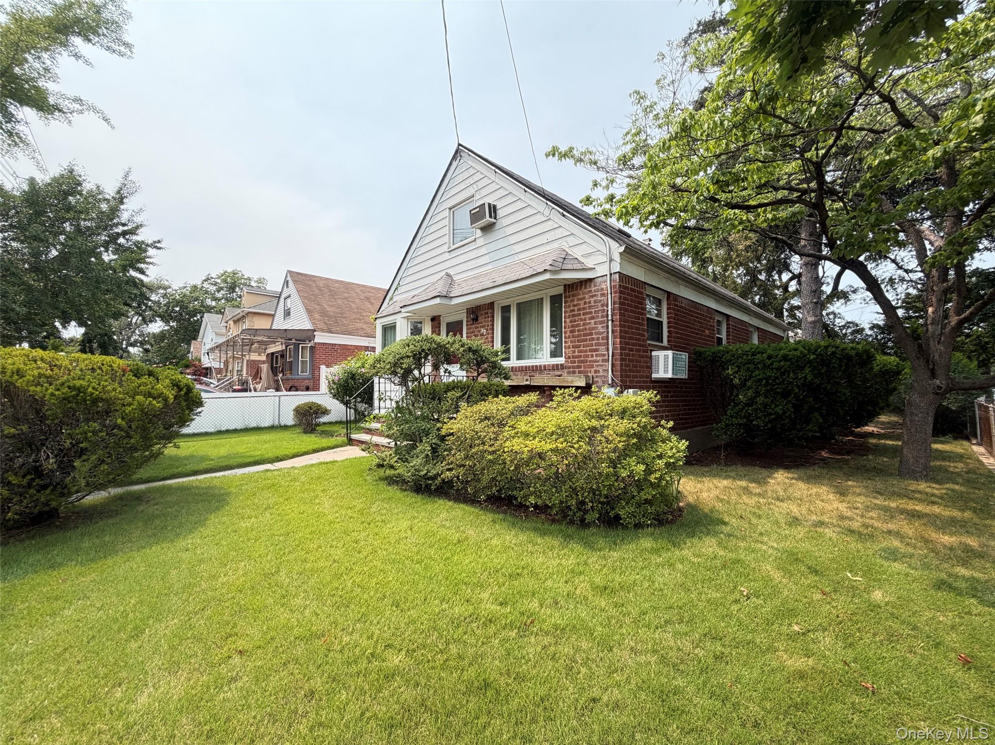 259-19 80 Avenue – For Sale photo 4