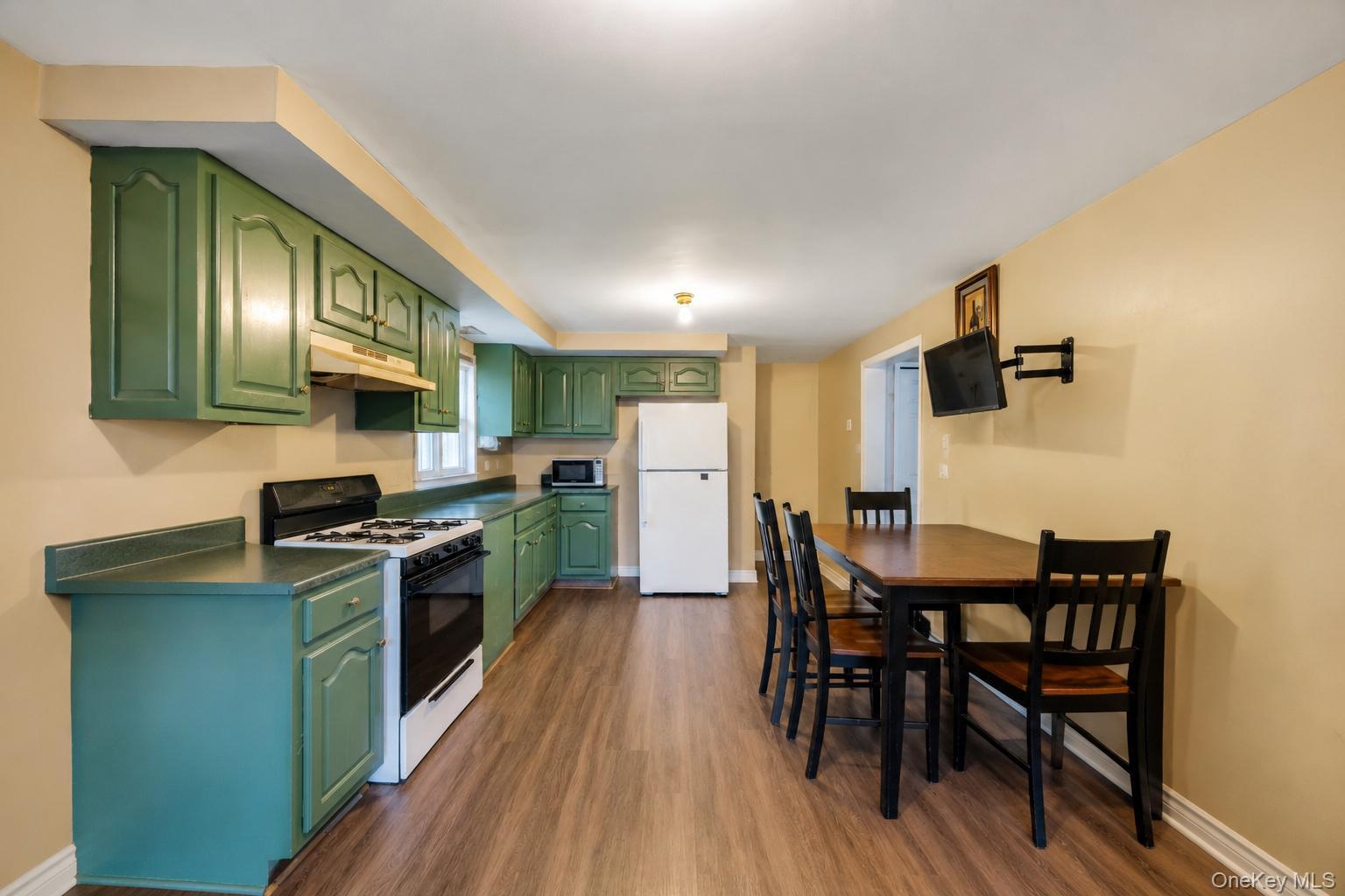 20 E Pine Street – For Sale photo 21