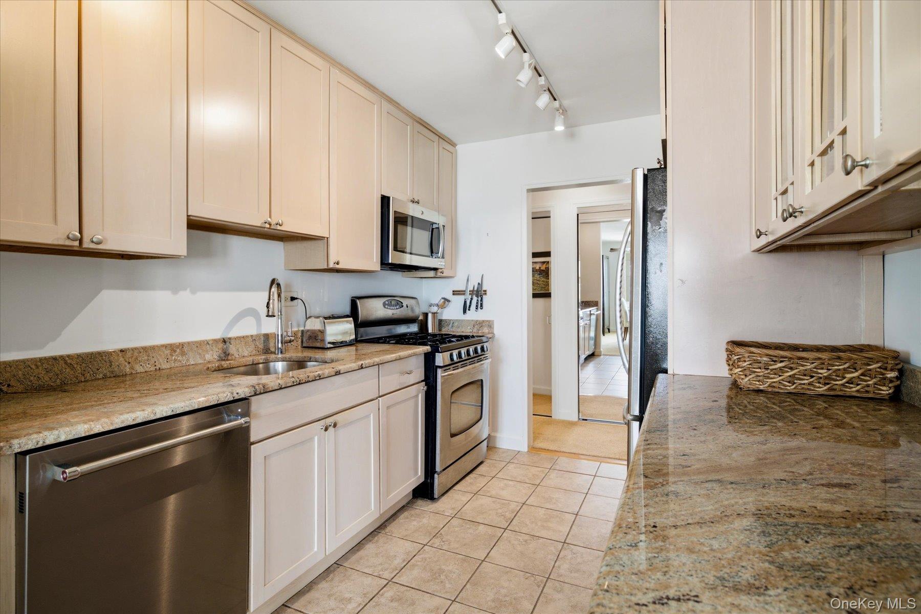 522 Shore Road, Unit 5G photo 17