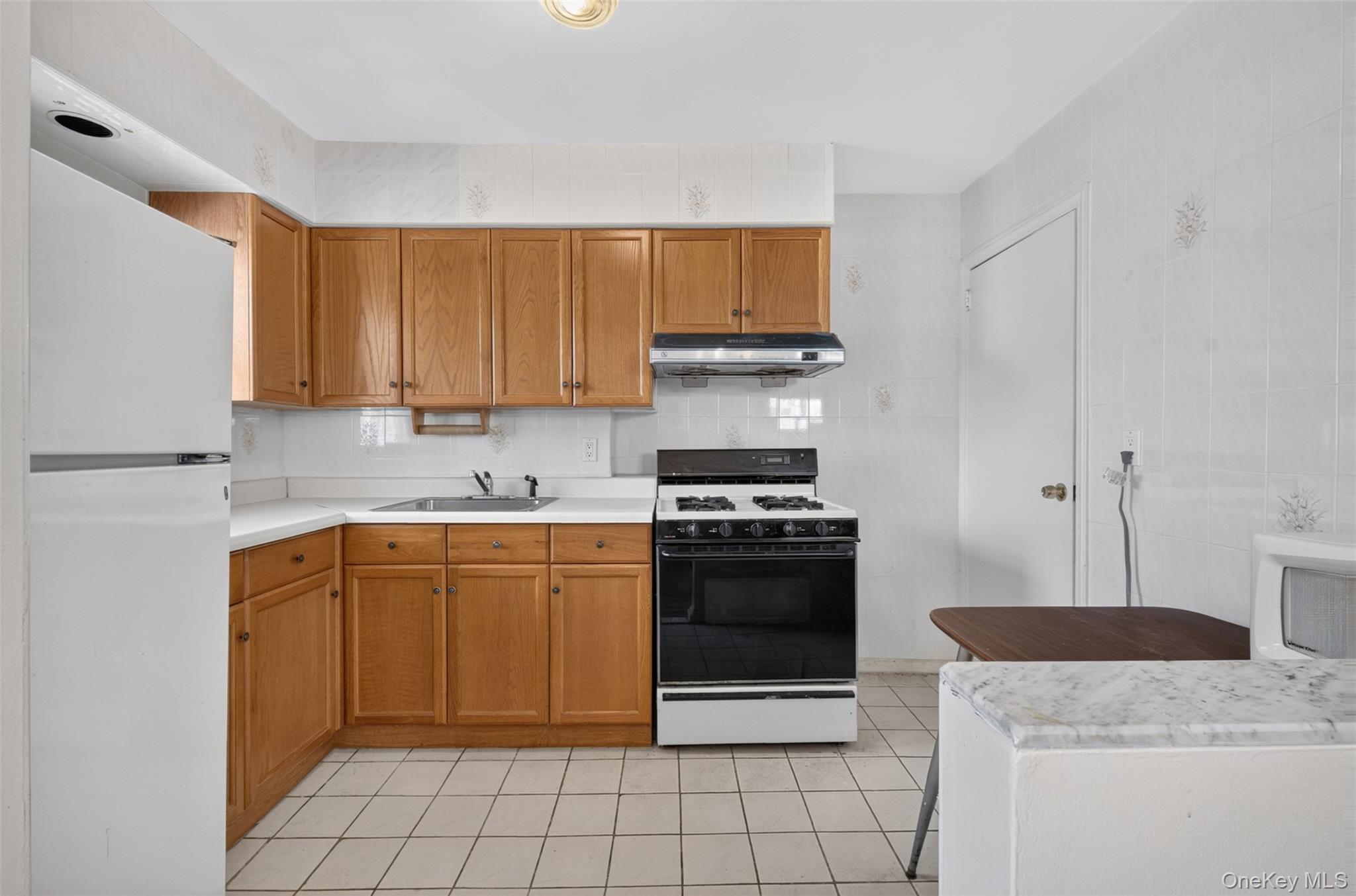146-18 Kalmia Avenue – For Sale photo 9