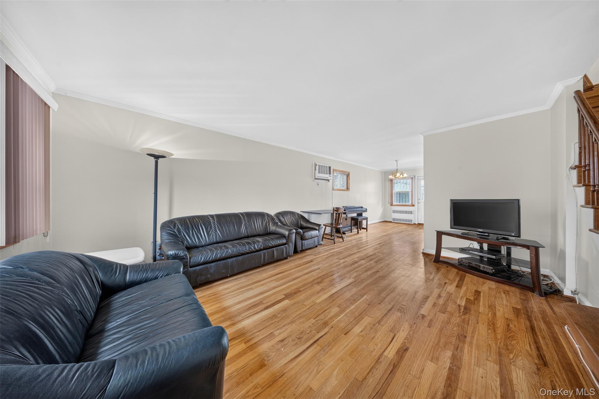 146-18 Kalmia Avenue – For Sale photo 3