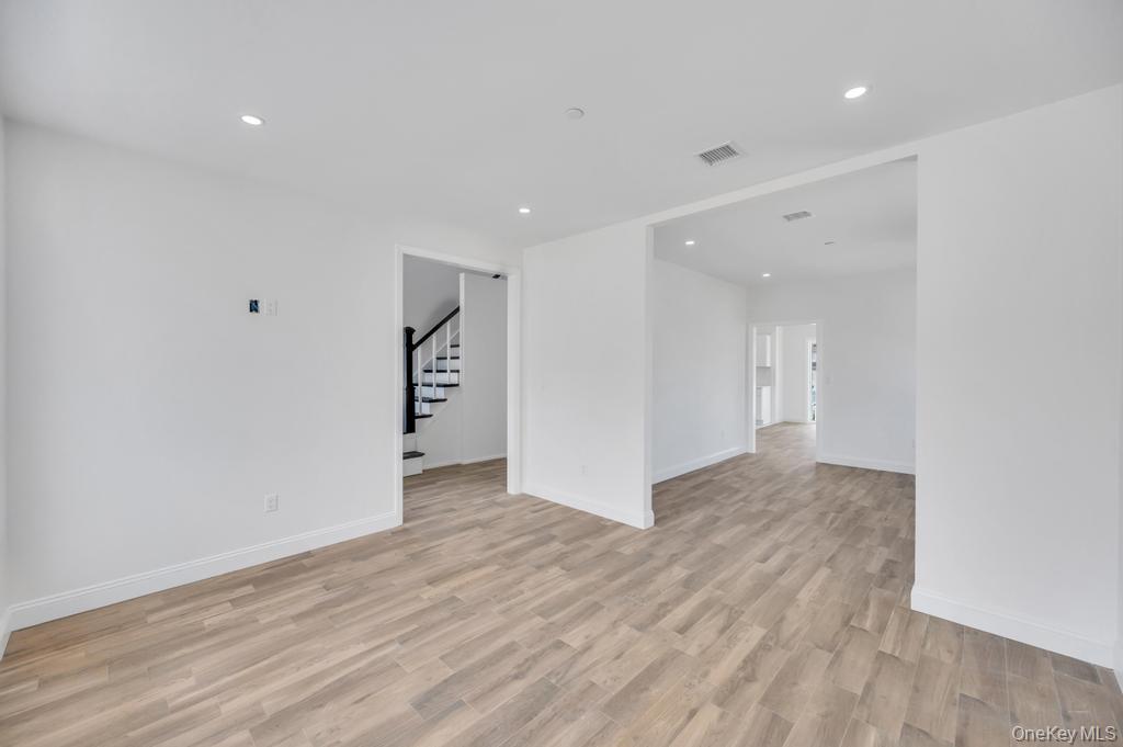 10 8th Avenue – For Sale photo 15