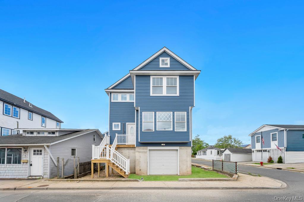 10 8th Avenue – For Sale