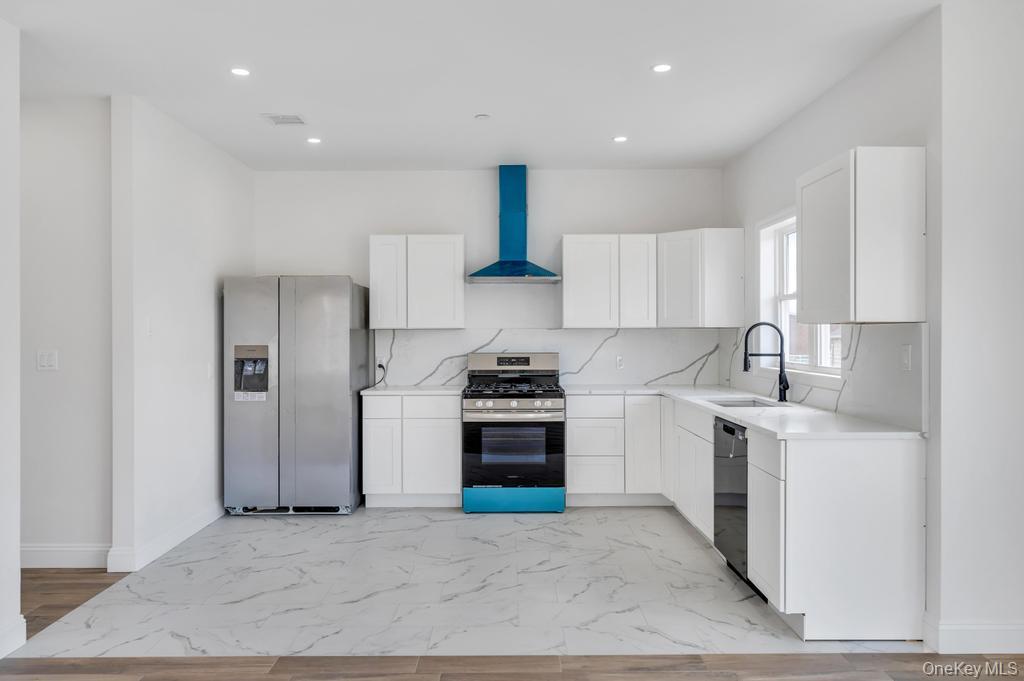 10 8th Avenue – For Sale photo 4