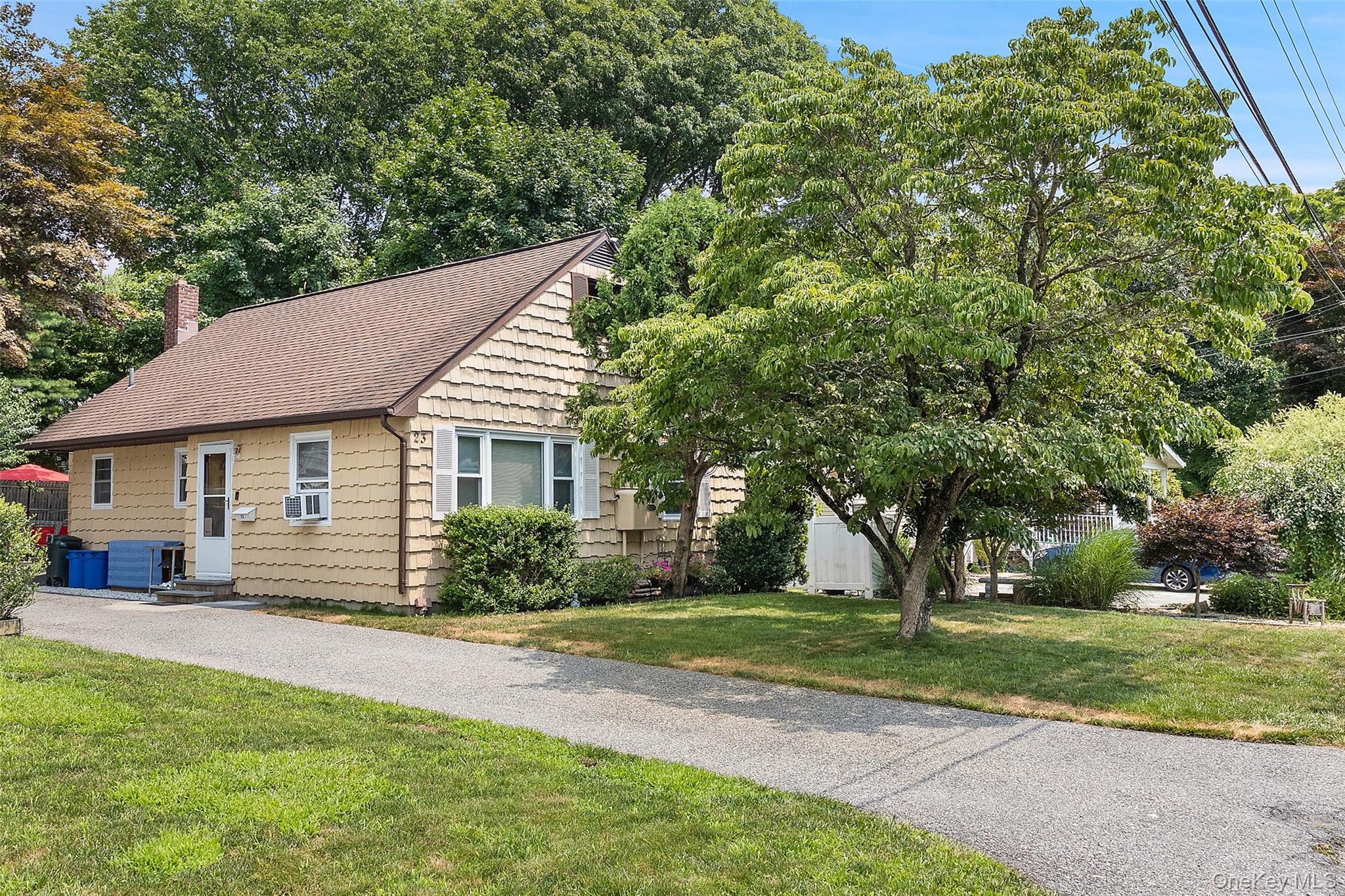 23 Gates Avenue – For Sale photo 2