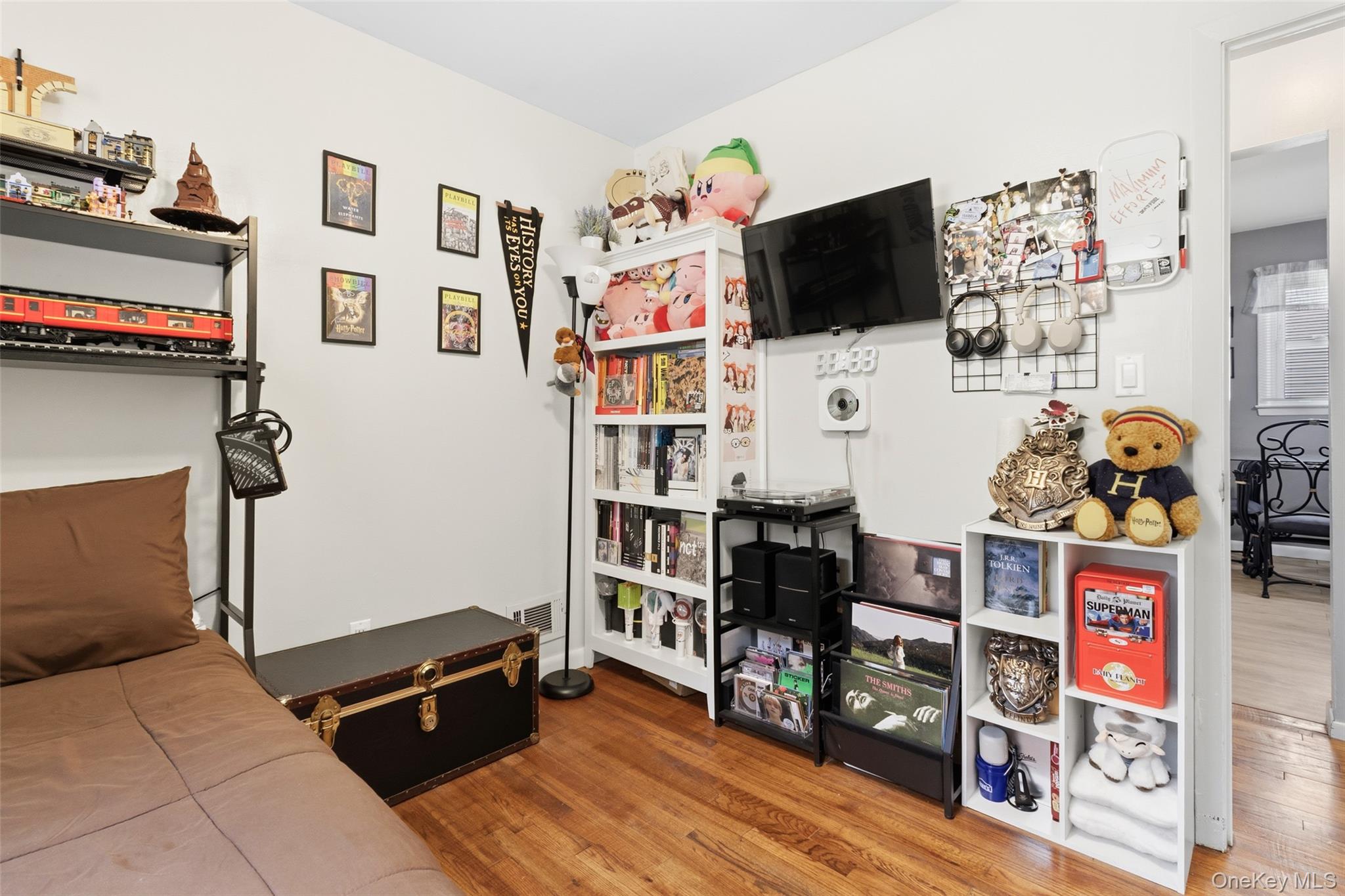 23 Gates Avenue – For Sale photo 22