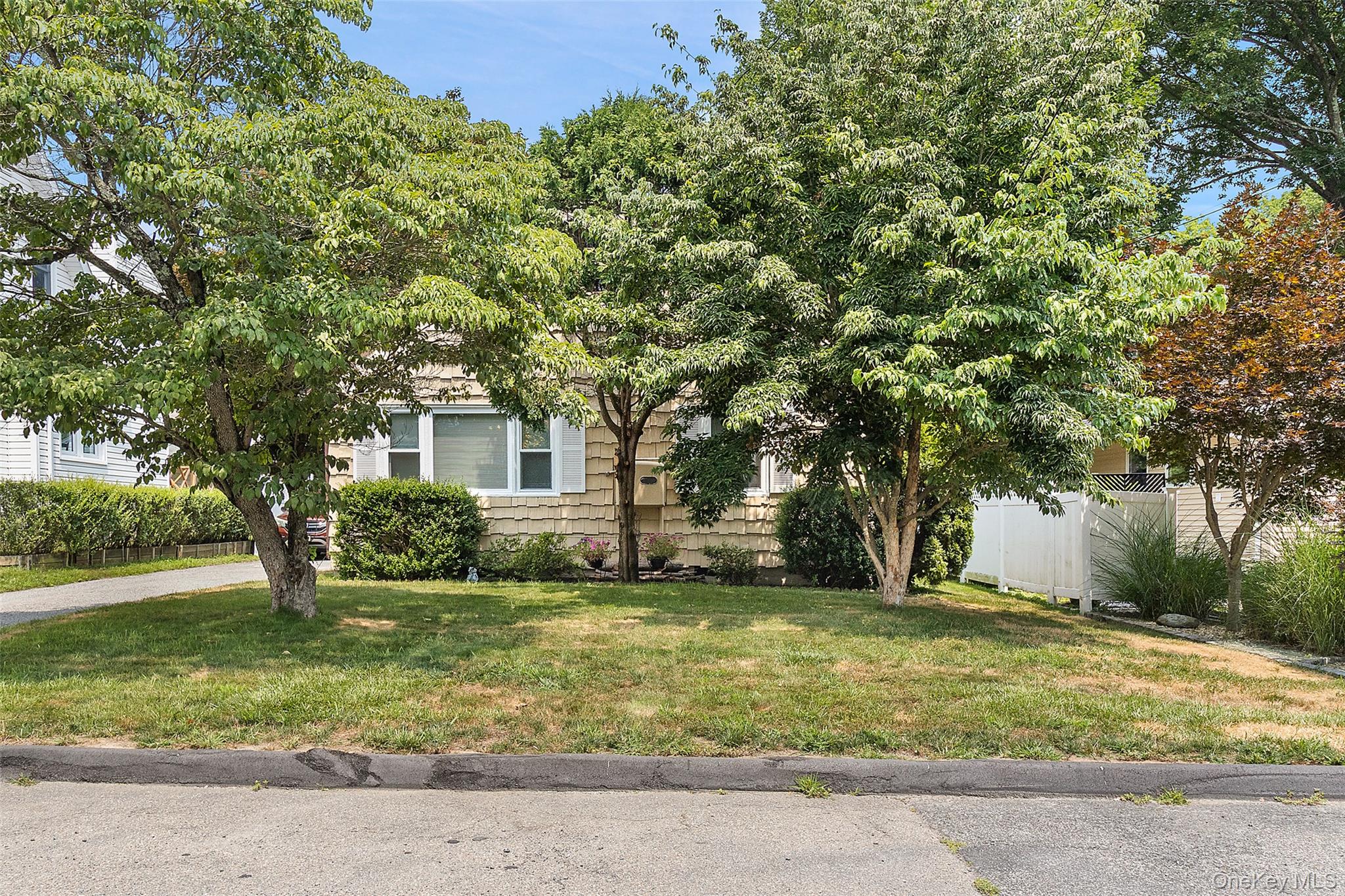 23 Gates Avenue – For Sale photo 4