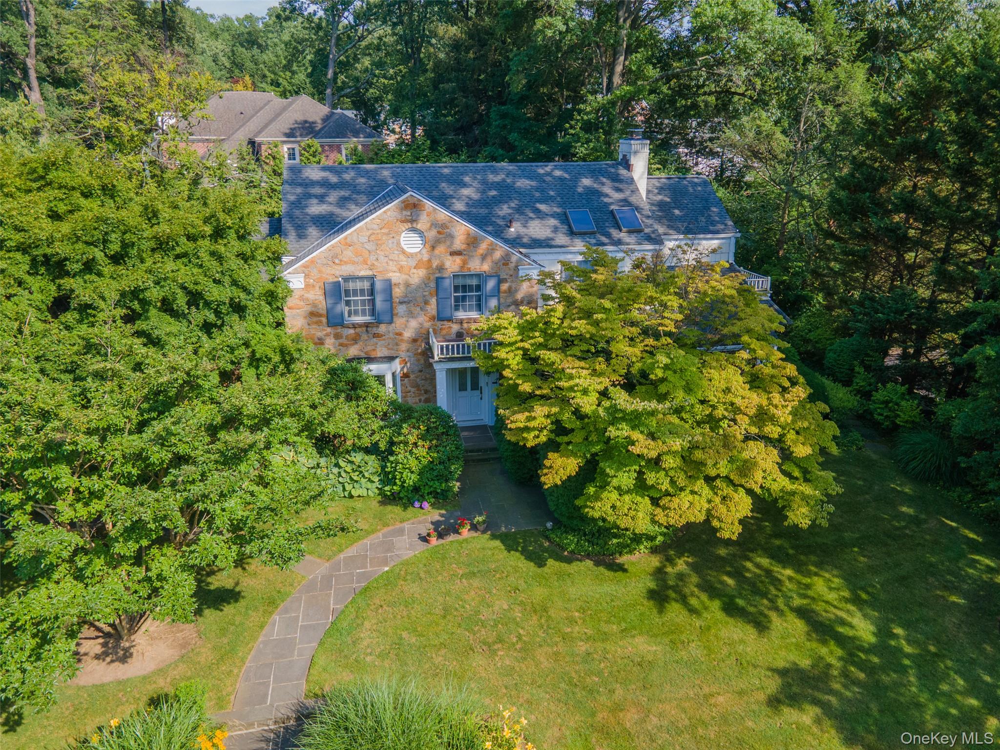 2 W Woods Road – For Sale photo 2