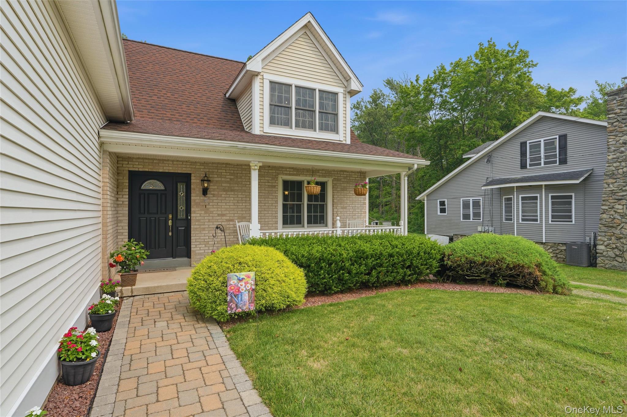 302 Lakeside Road – For Sale photo 3