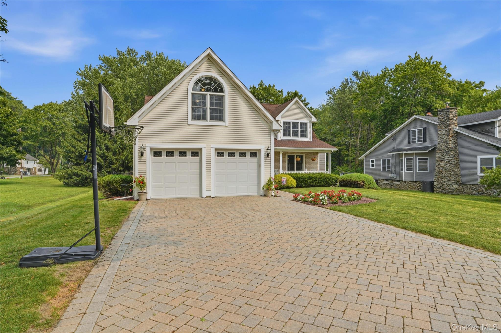 302 Lakeside Road – For Sale photo 2