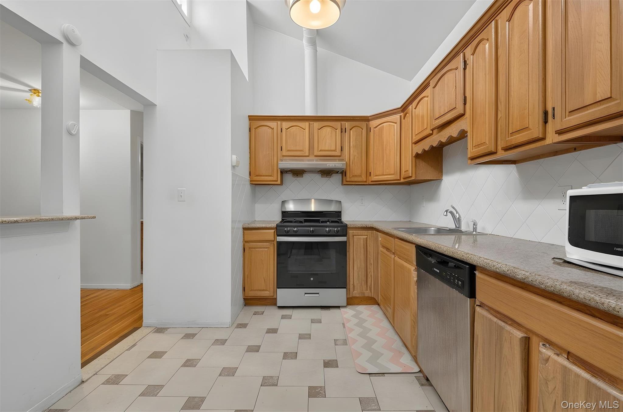 143-27 Roosevelt Avenue – For Sale photo 33