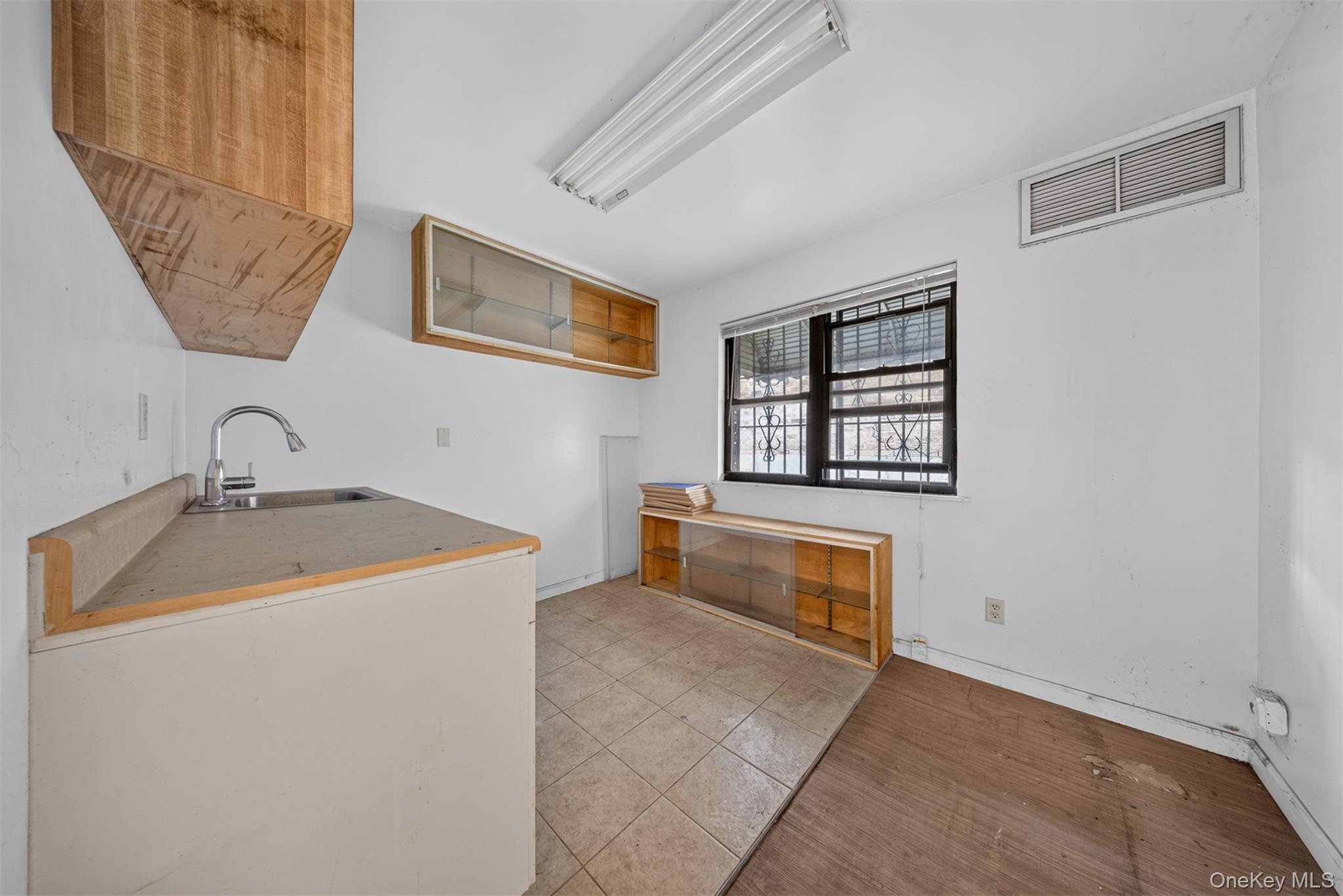 143-27 Roosevelt Avenue – For Sale photo 8