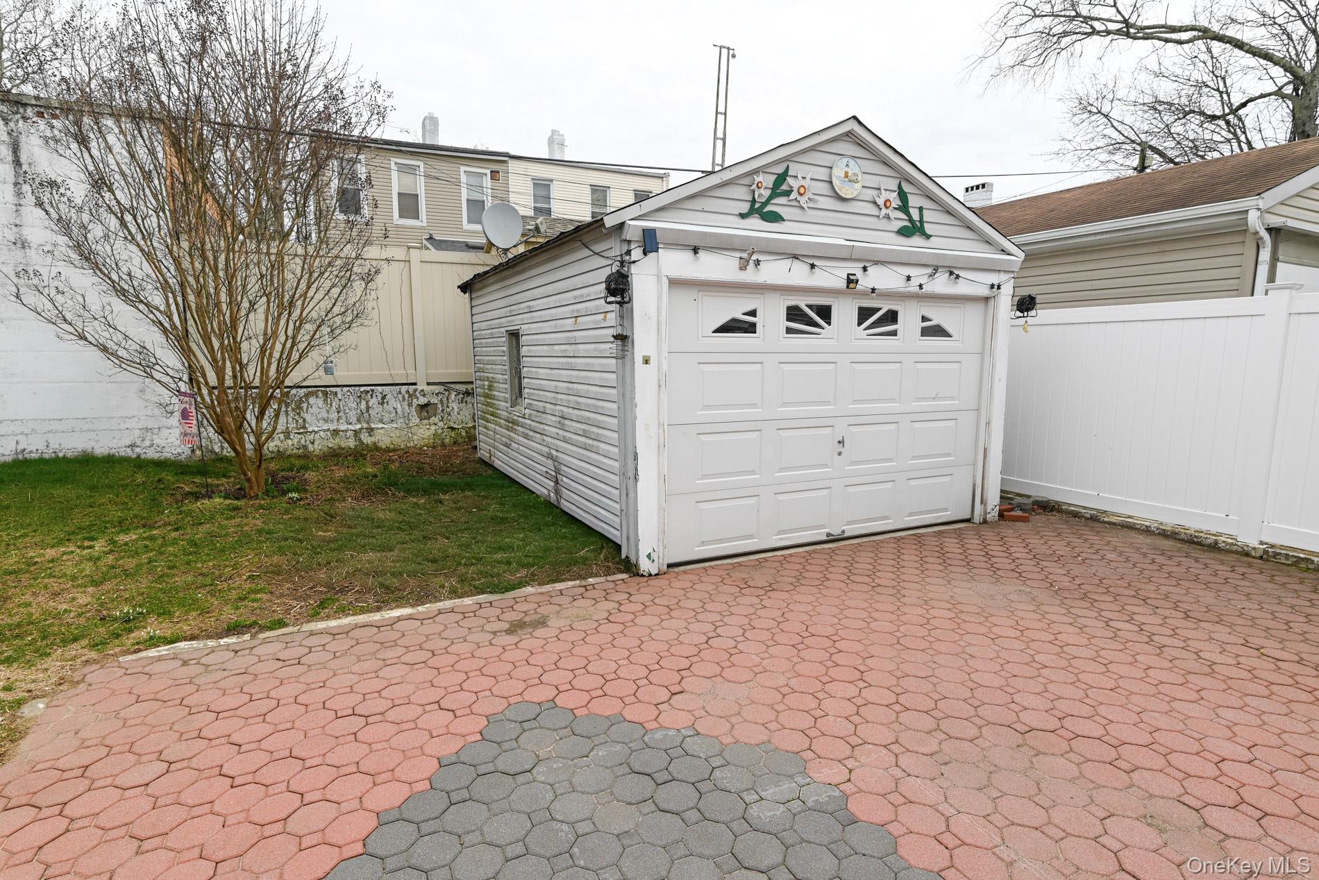 7025 71st Place – For Sale photo 12