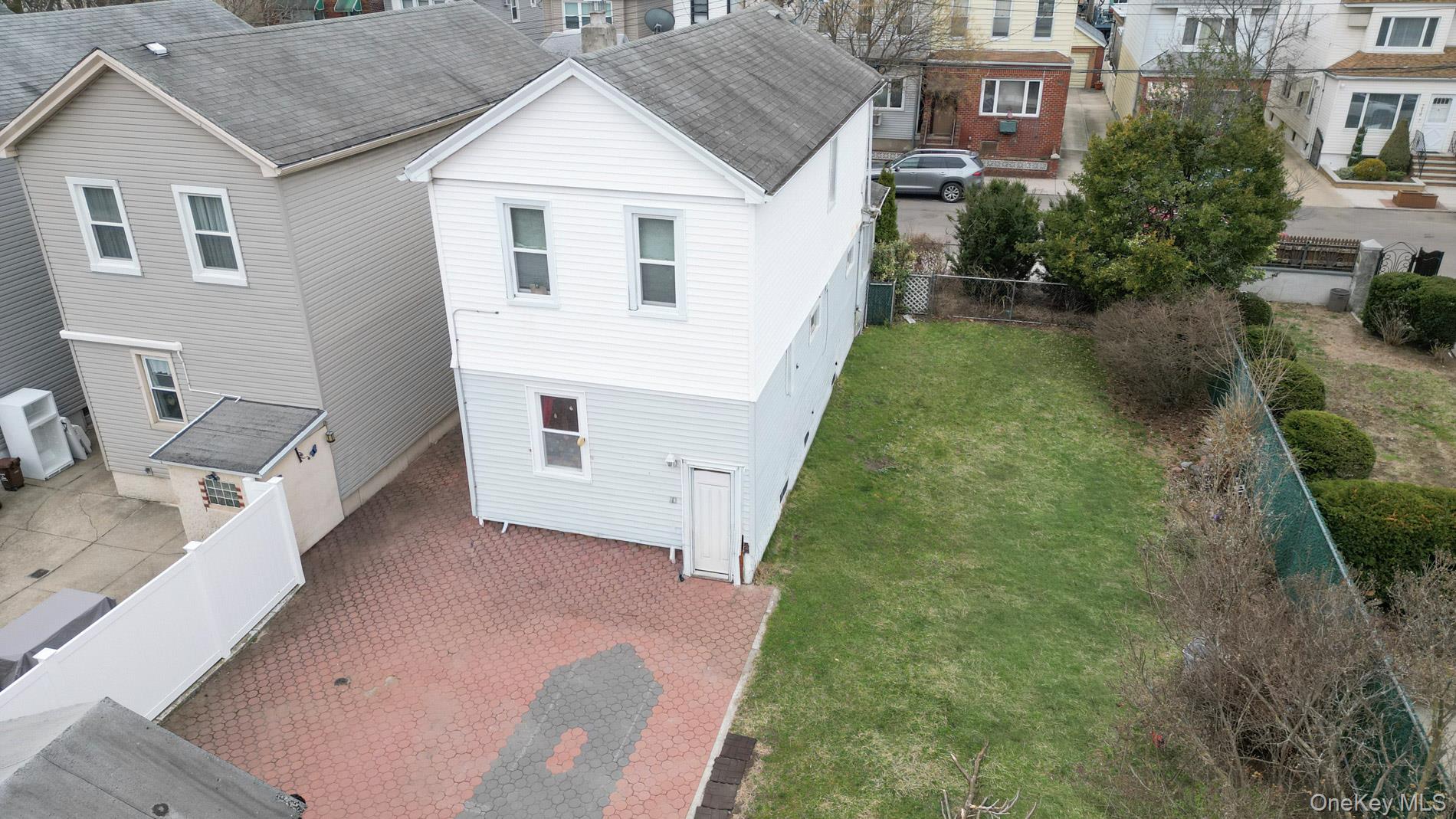 7025 71st Place – For Sale photo 6