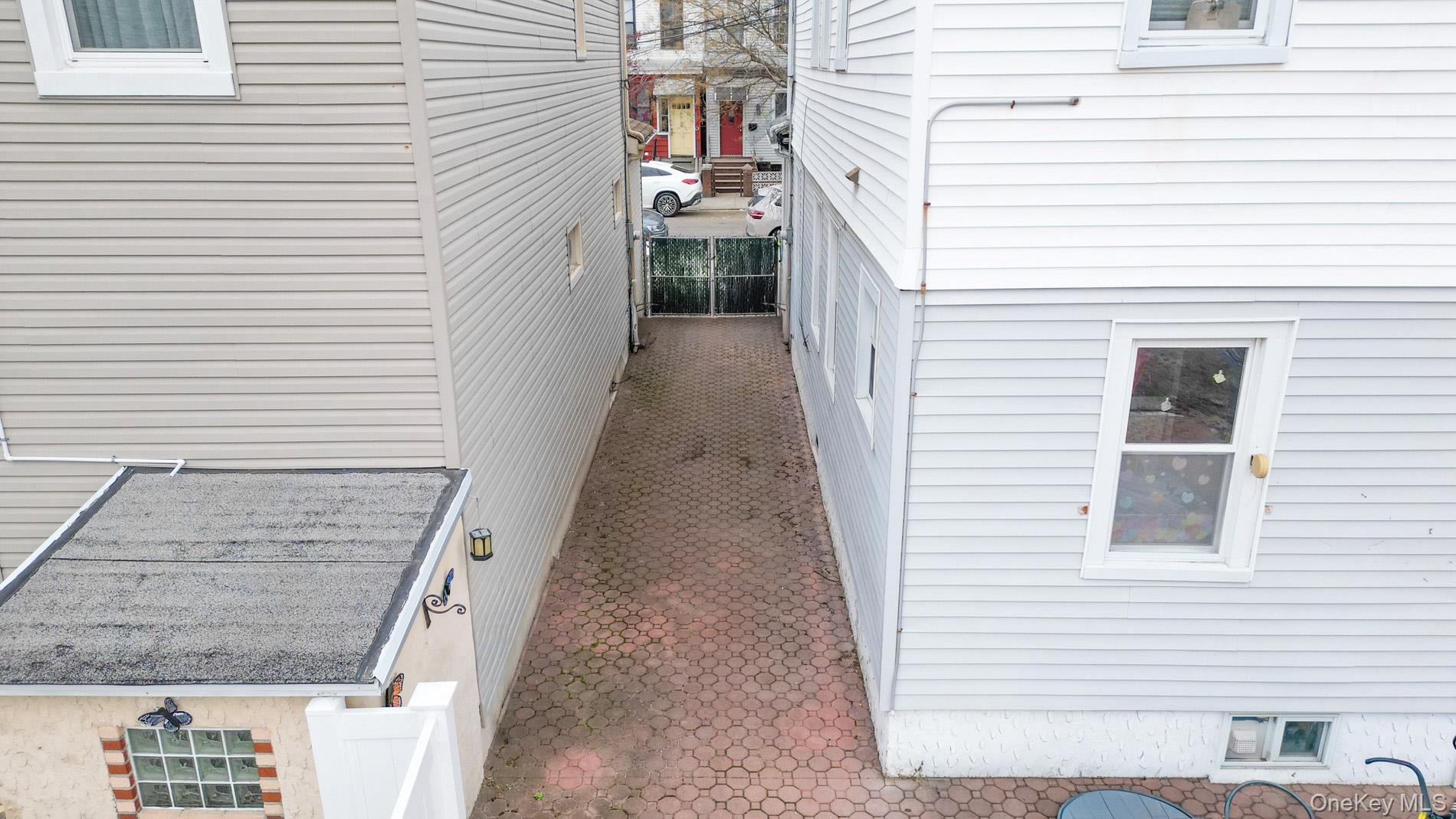 7025 71st Place – For Sale photo 8