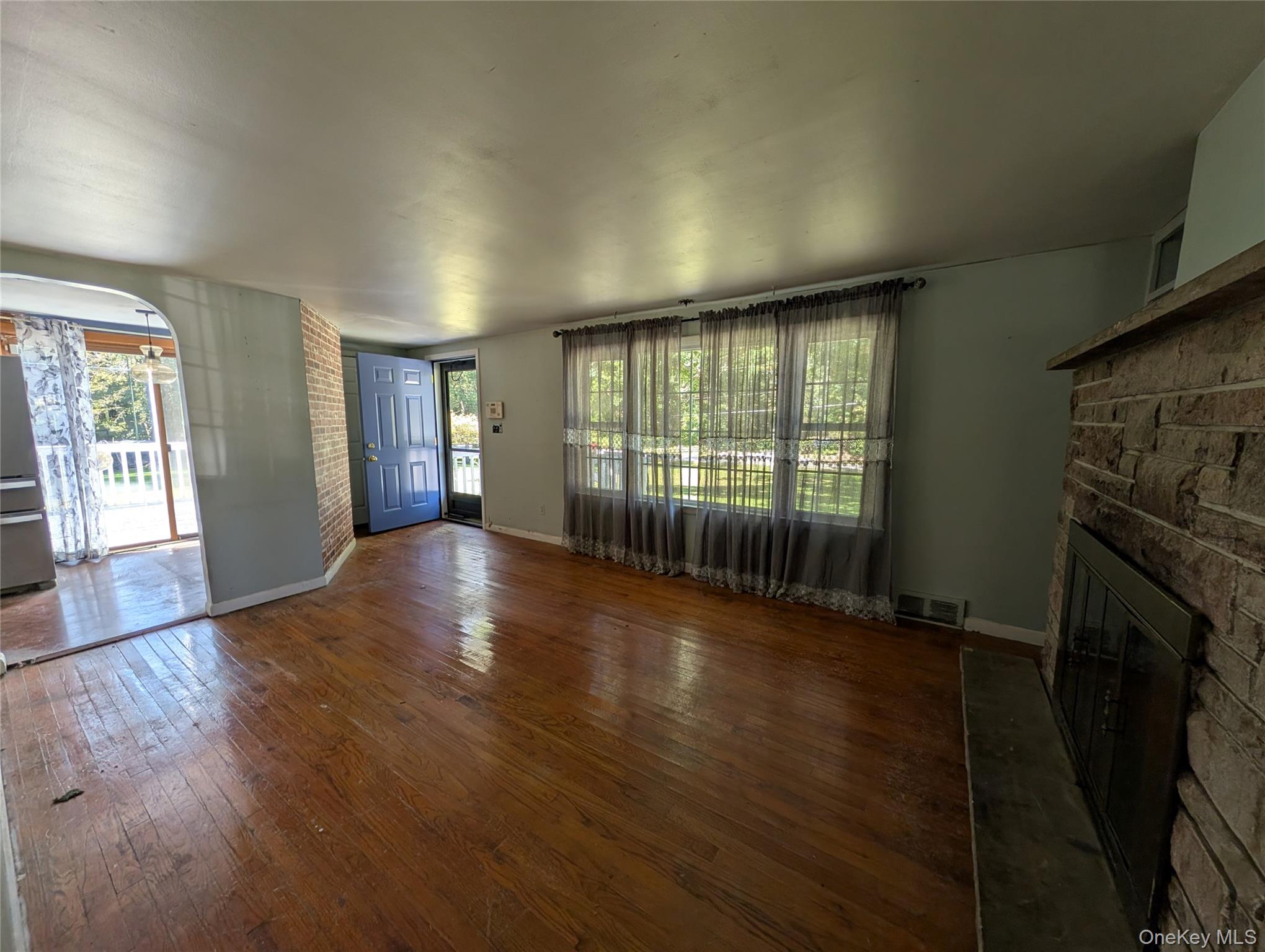 6 White Oak Terrace – For Sale photo 4