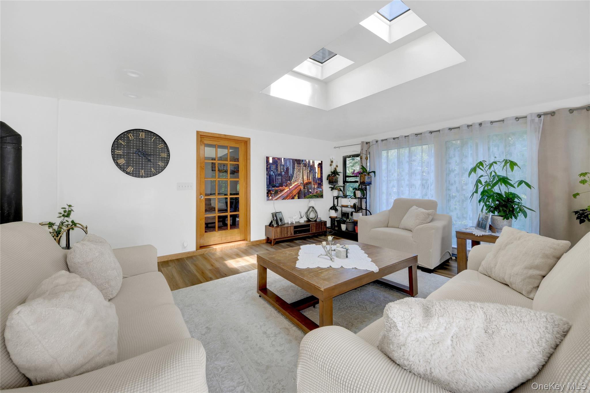 435 Birdsall Drive – For Sale photo 5