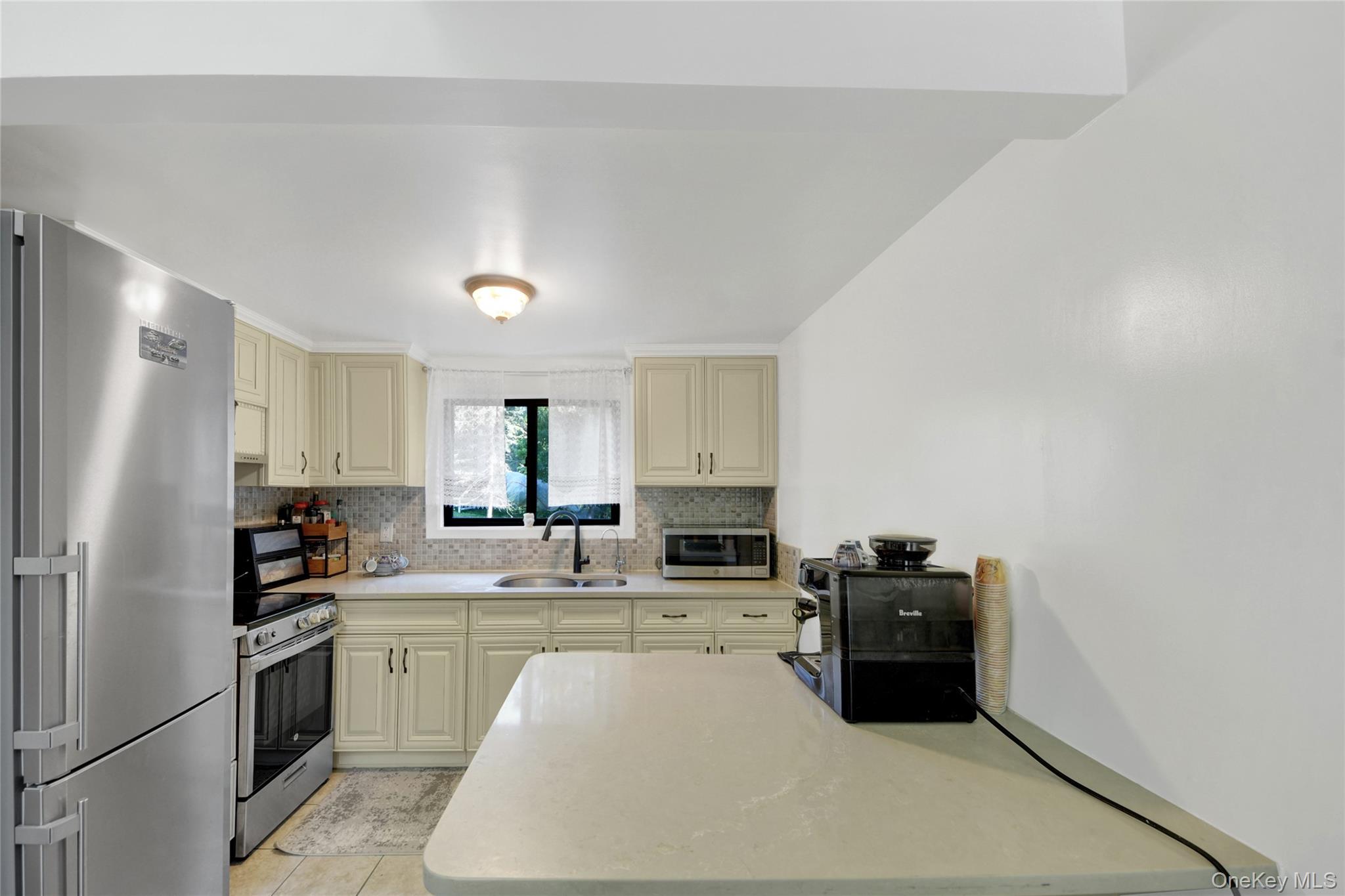 435 Birdsall Drive – For Sale photo 12