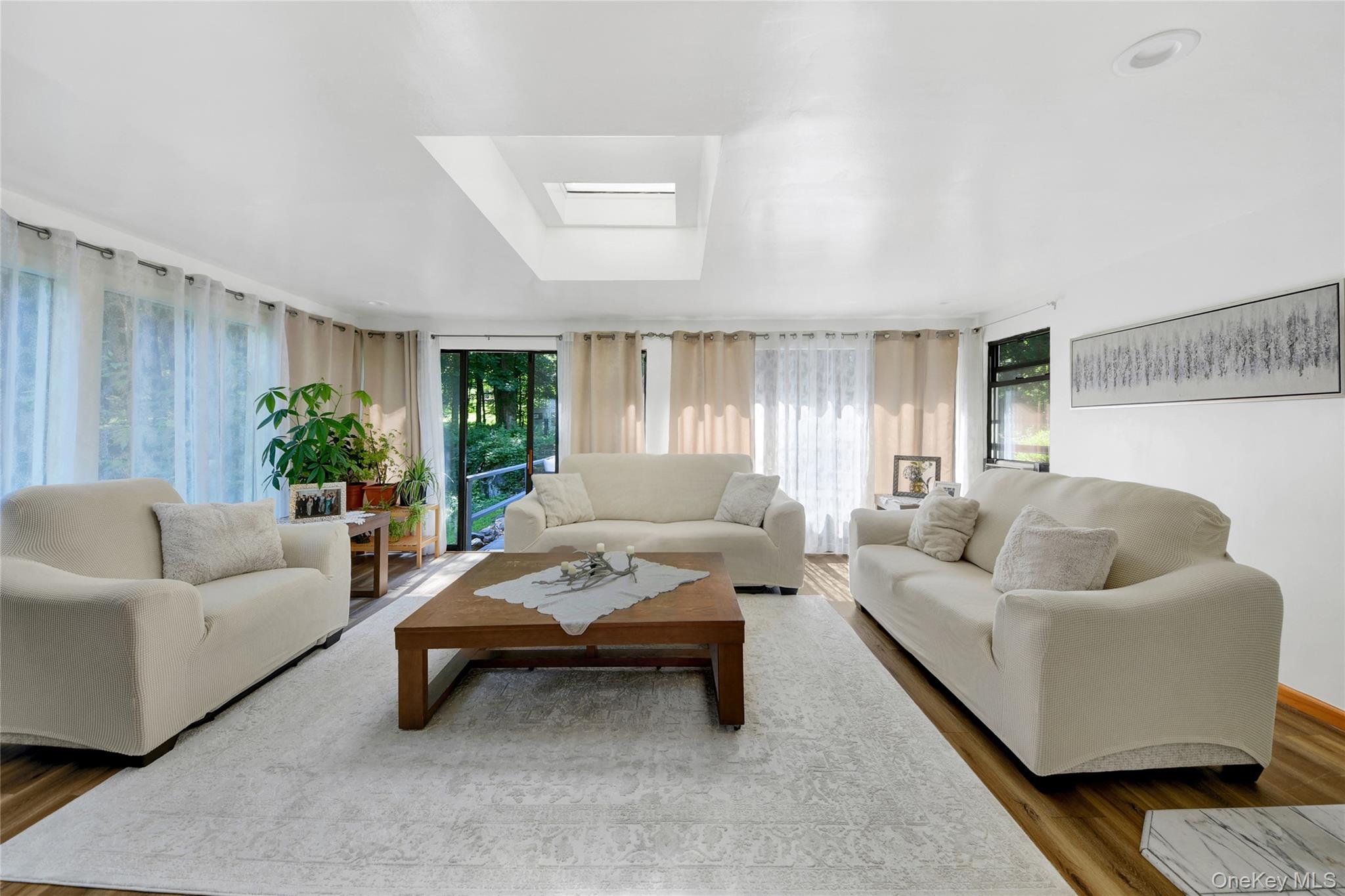 435 Birdsall Drive – For Sale photo 3