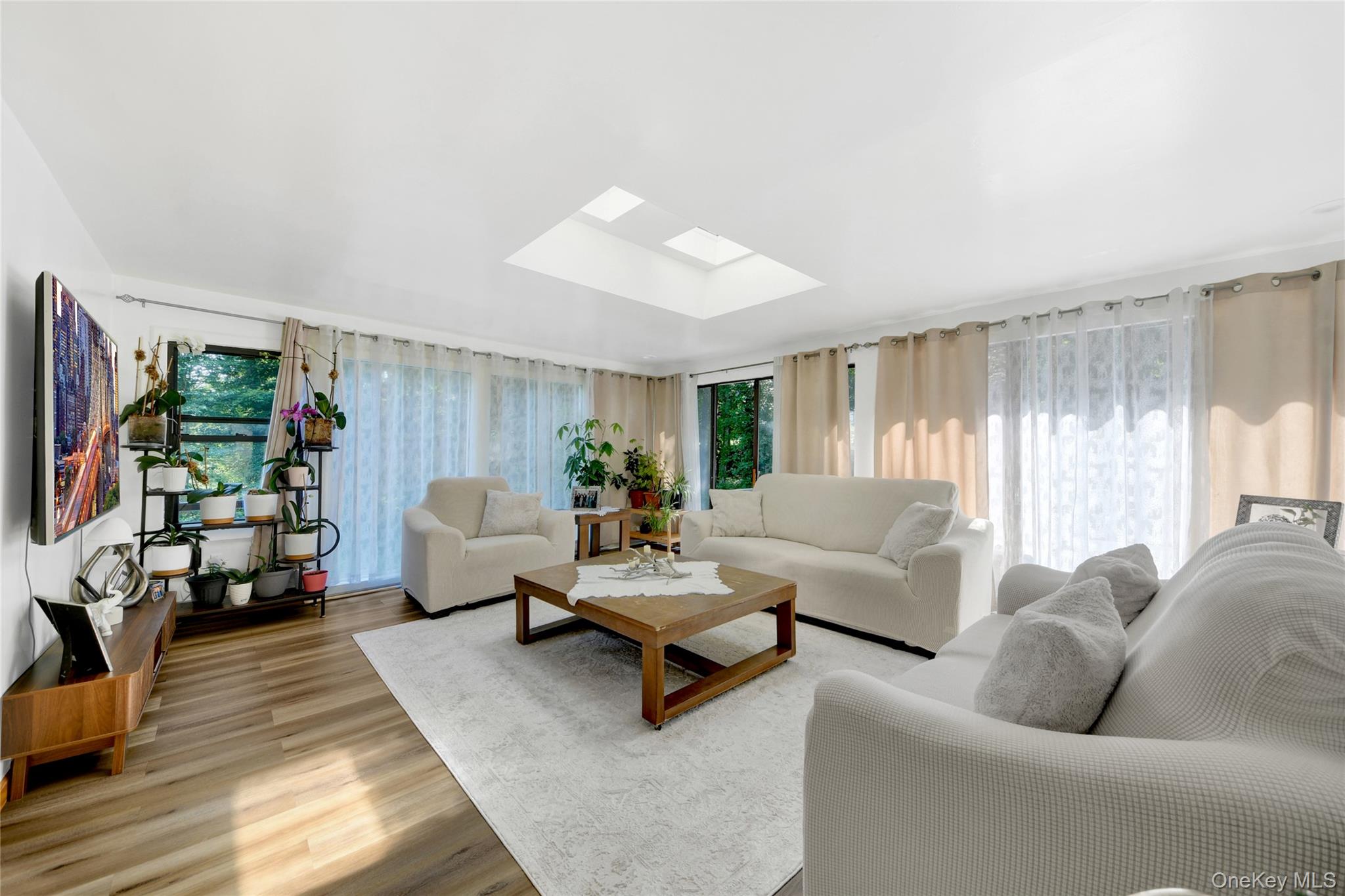 435 Birdsall Drive – For Sale photo 4